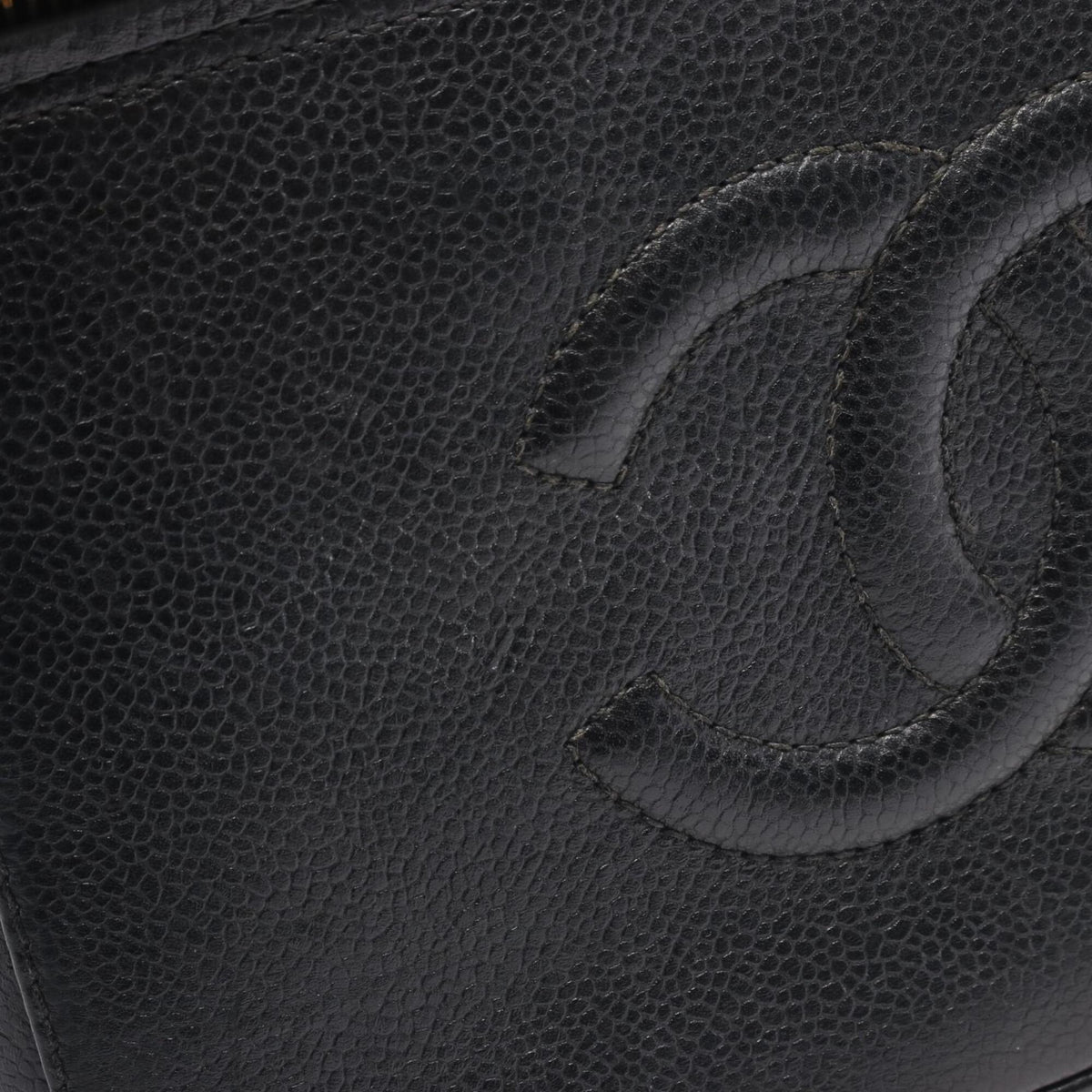 Chanel Black Grained Calfskin Handbag (Pre-Owned)