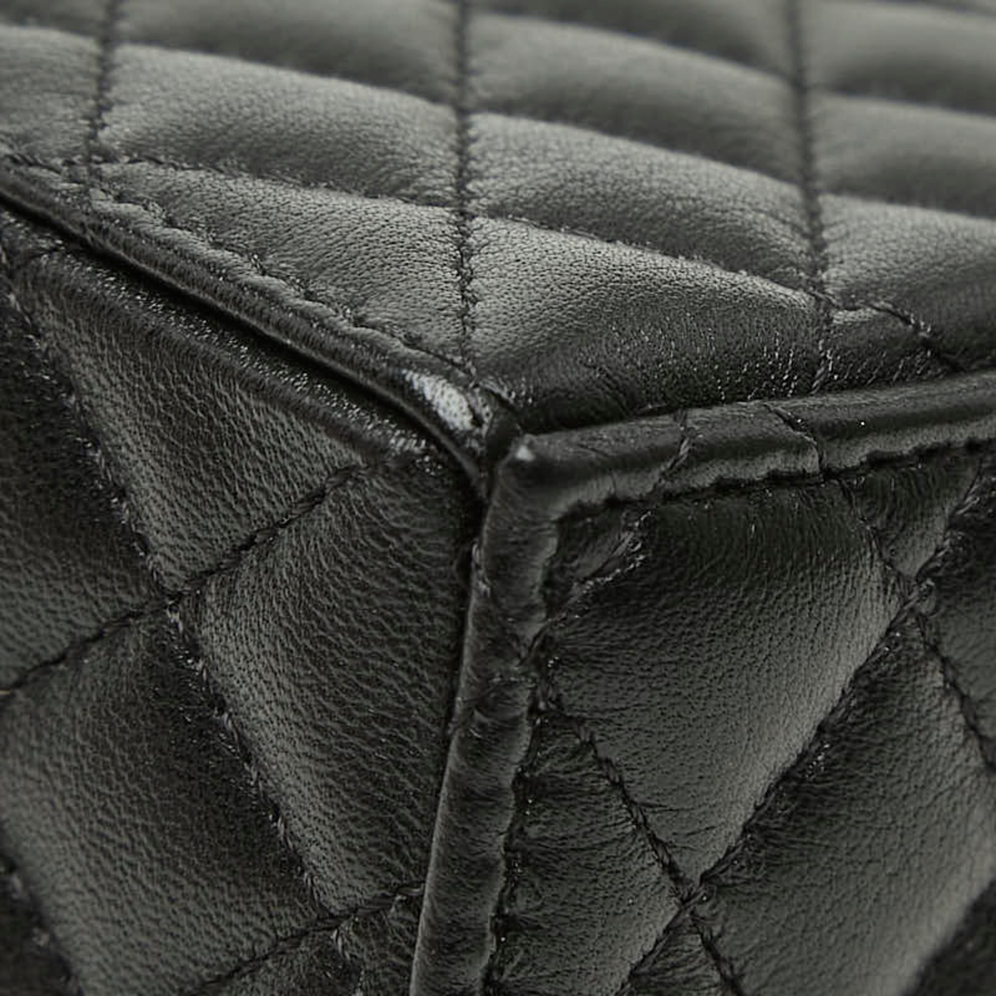 Chanel Black Leather Shoulder Bag (Pre-Owned)