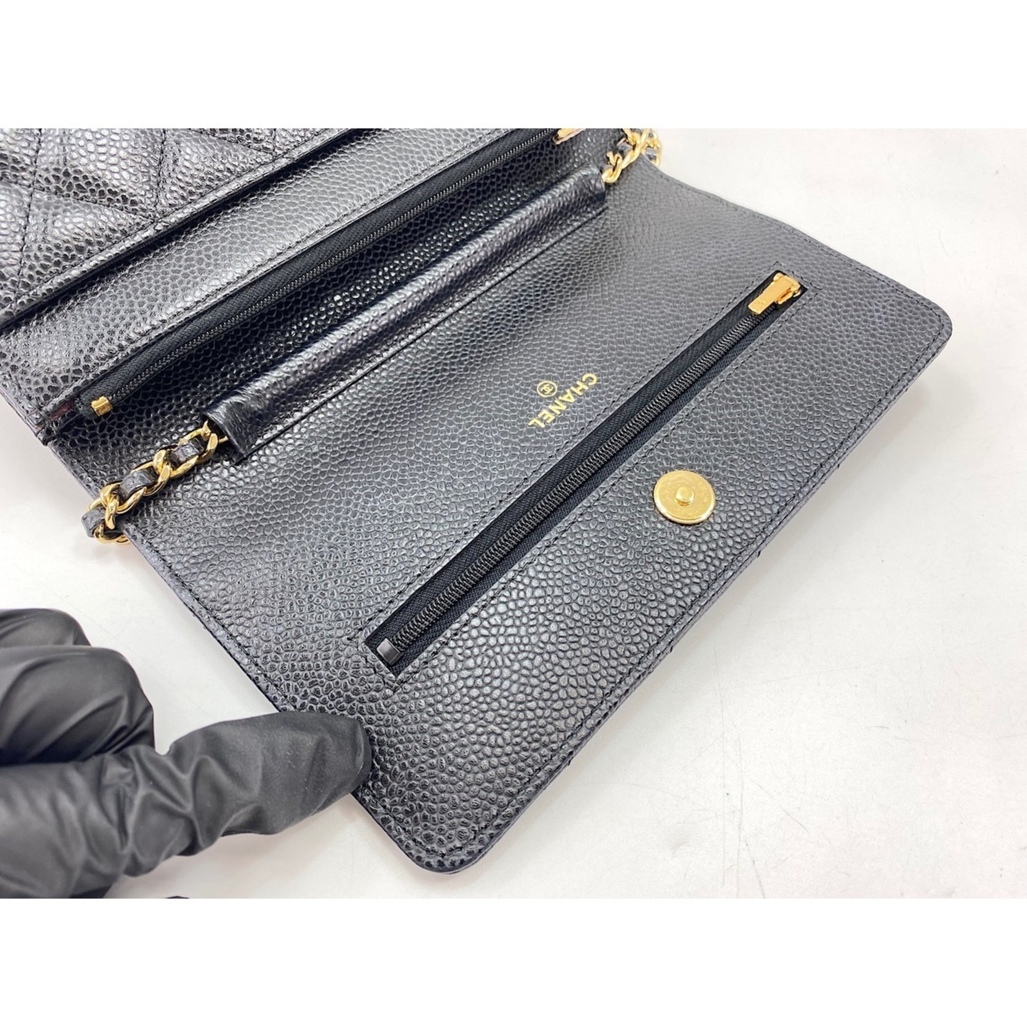 Chanel Black Shoulder Bag (Pre-Owned)