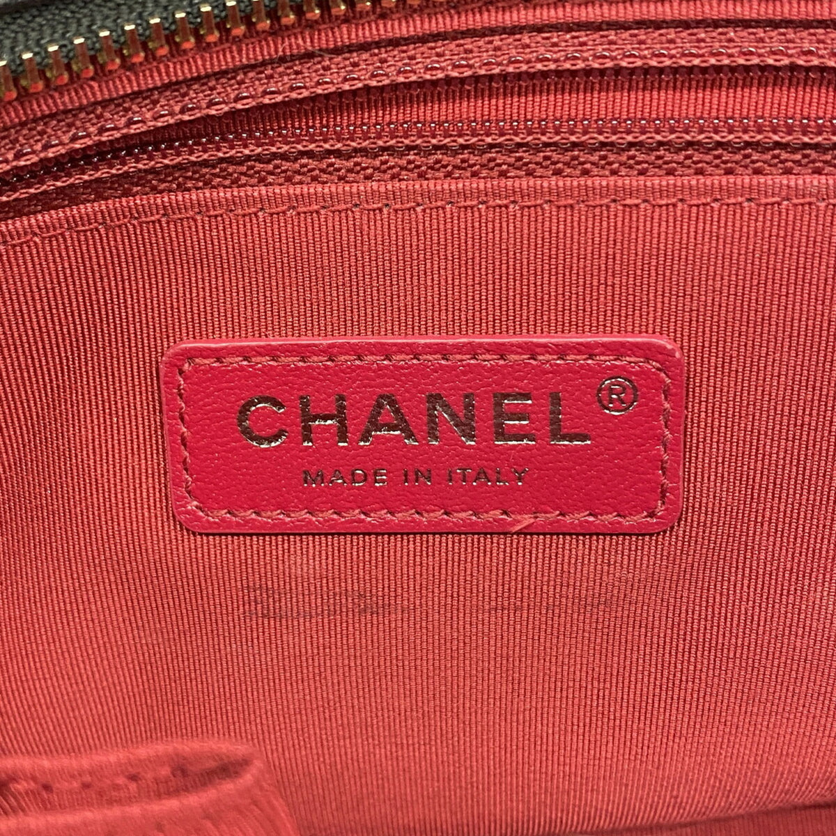 Chanel Black Leather Shoulder Bag (Pre-Owned)
