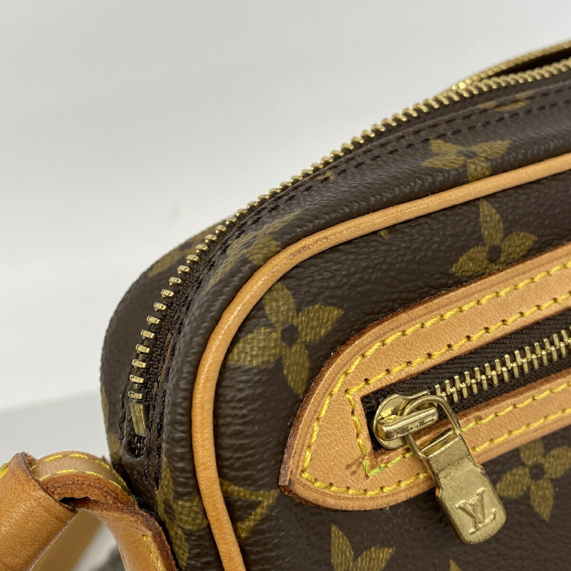 Louis Vuitton Brown Shoulder Bag (Pre-Owned)