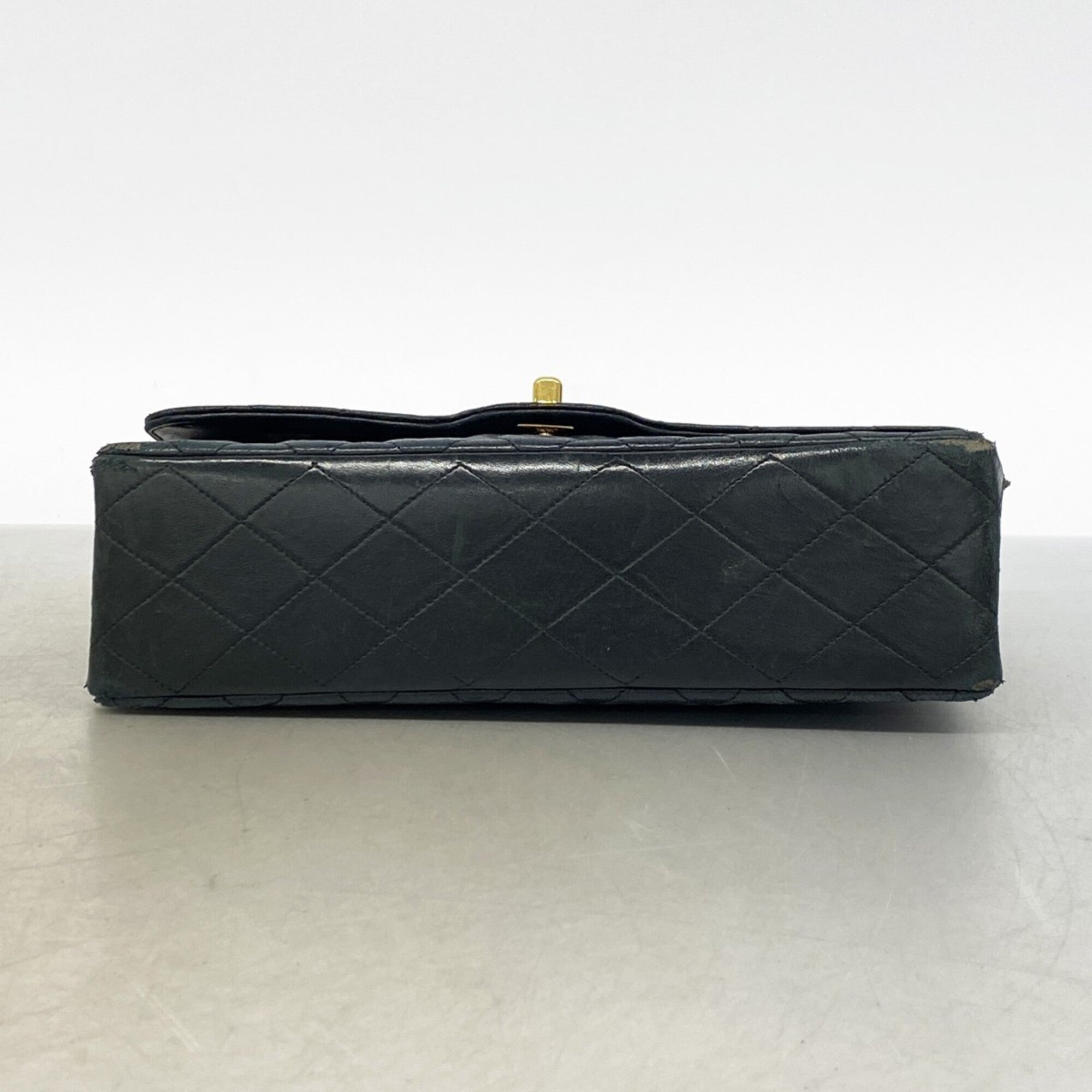 Chanel Black Leather Shoulder Bag (Pre-Owned)