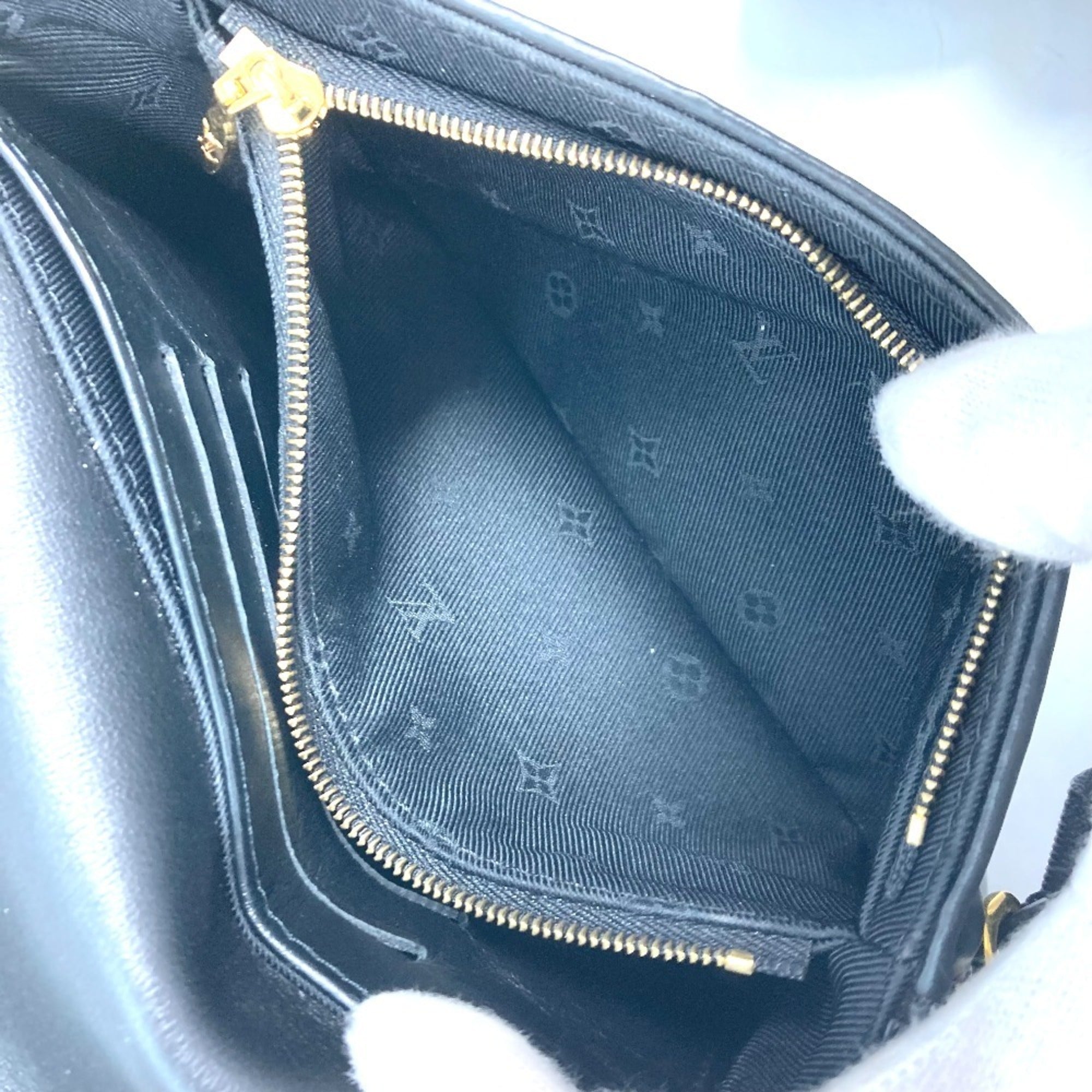 Louis Vuitton Monogram Black Monogram Leather Clutch Bag Shoulder Bag (Pre-Owned)