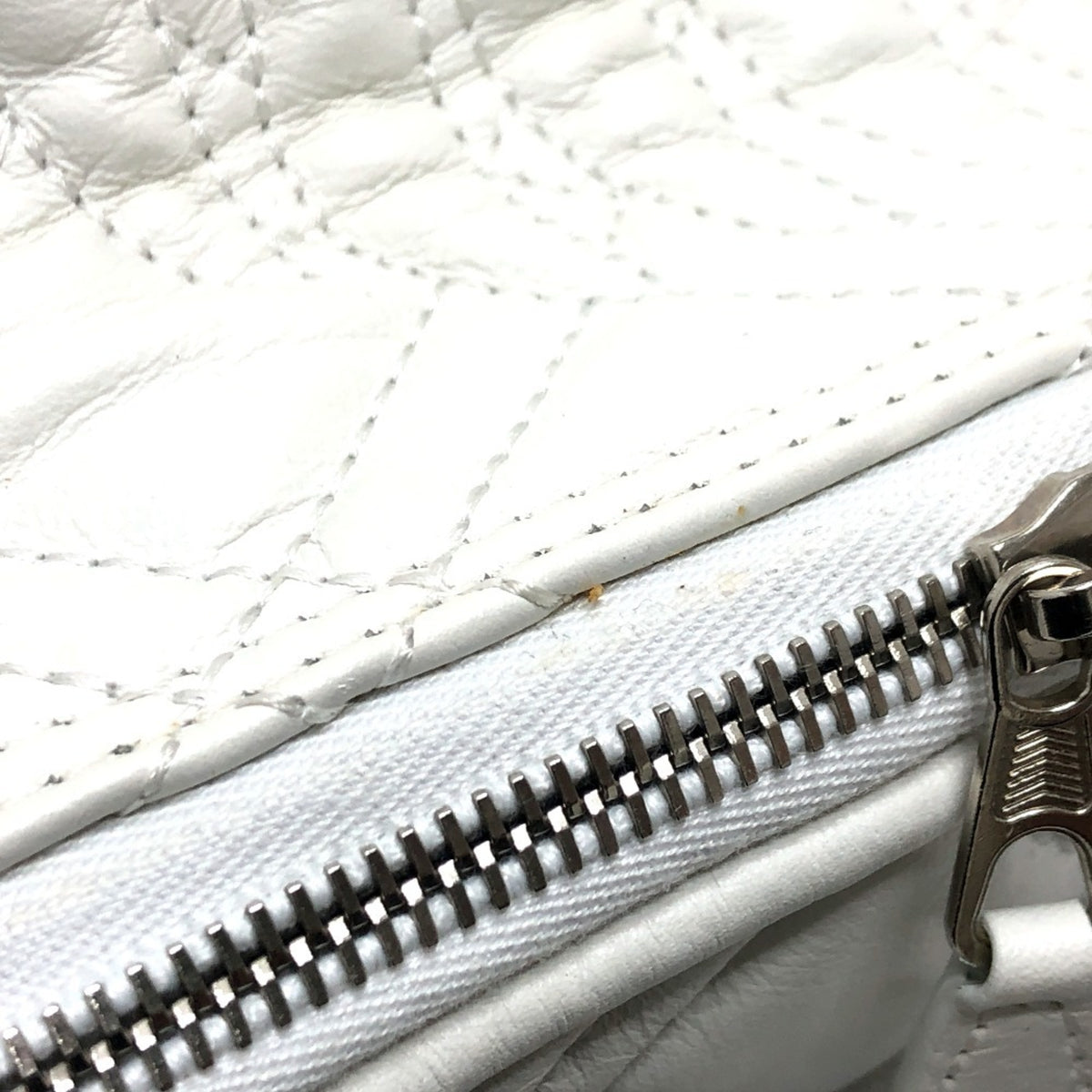 Balenciaga White Leather Handbag (Pre-Owned)