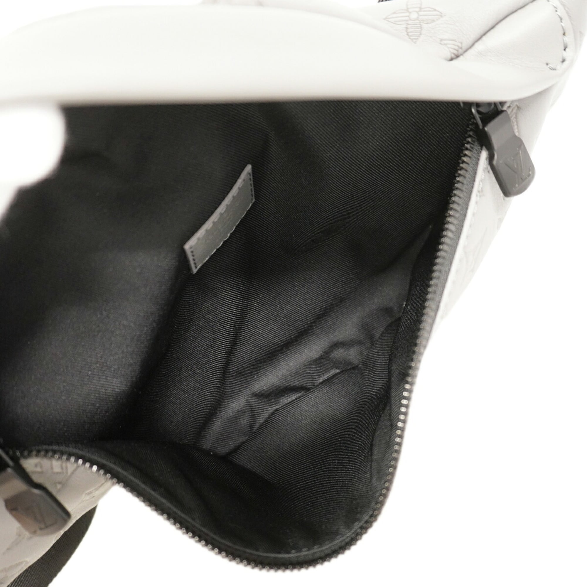 Louis Vuitton Gris Sling Bag (Pre-Owned)