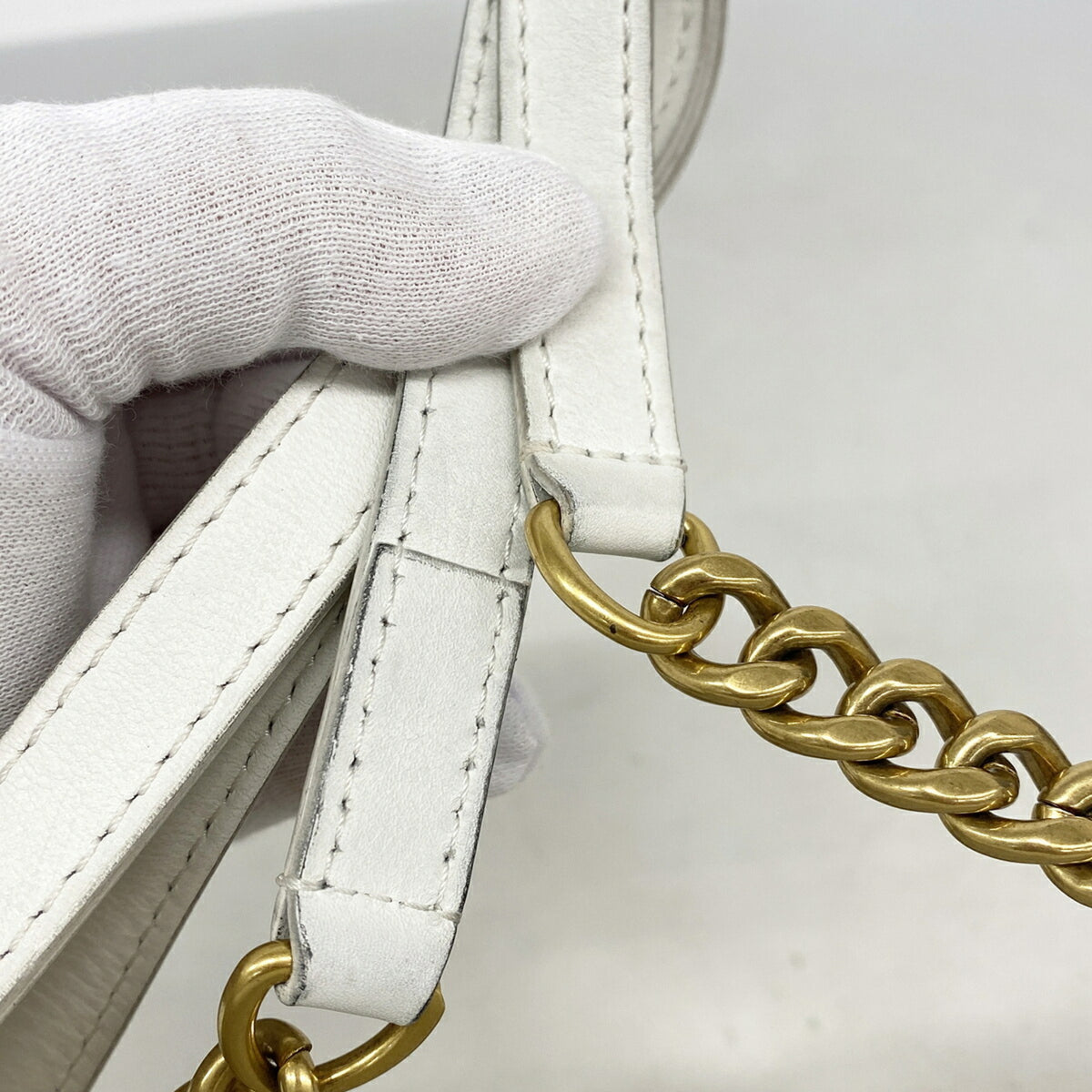 Louis Vuitton White Shoulder Bag (Pre-Owned)