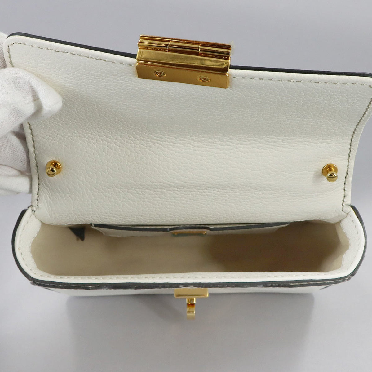 Dolce & Gabbana White Leather Handbag (Pre-Owned)