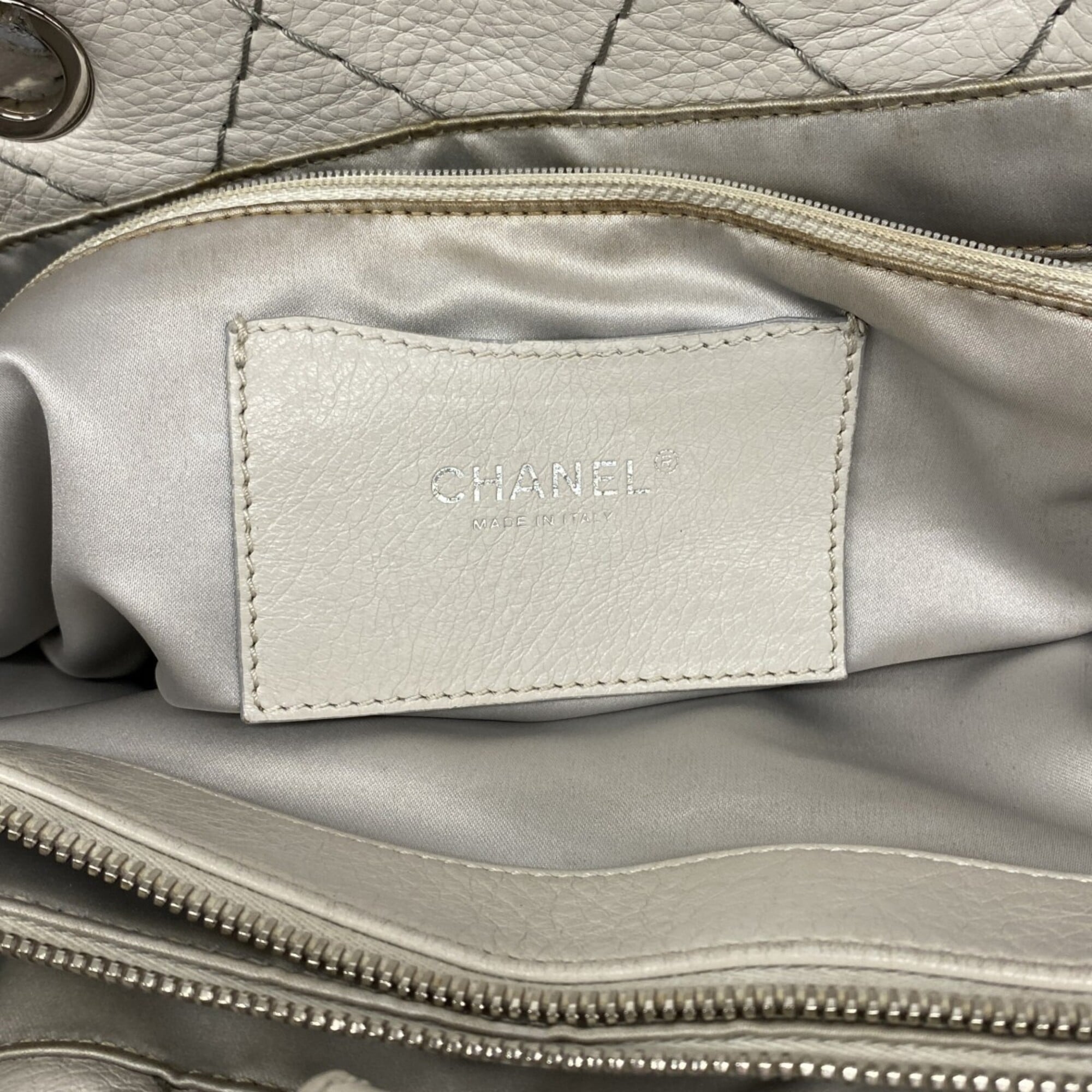 Chanel Gray Leather Tote Bag (Pre-Owned)