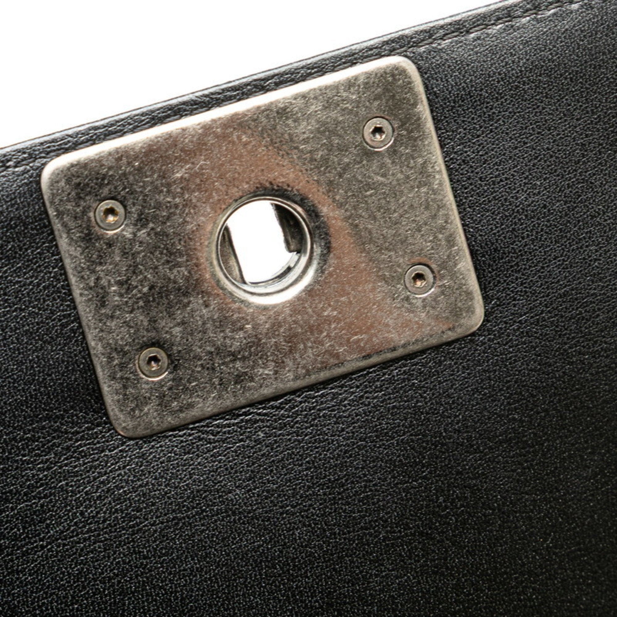 Chanel Black Leather Shoulder Bag (Pre-Owned)