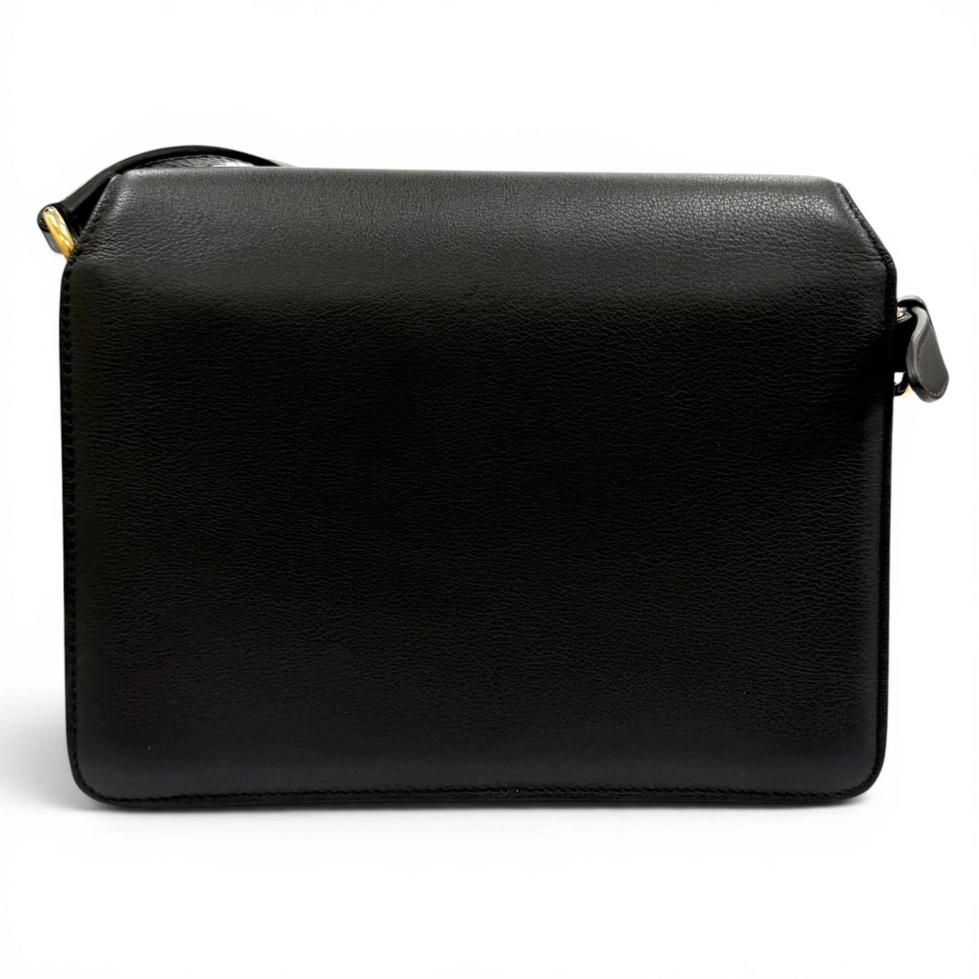 Salvatore Ferragamo Black Leather Shoulder Bag (Pre-Owned)