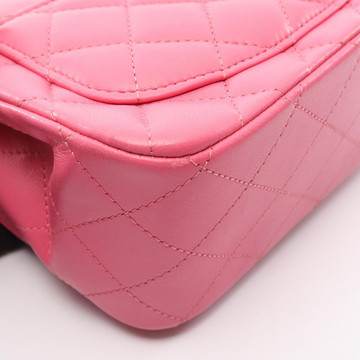 Chanel Pink Leather Handbag Shoulder Bag (Pre-Owned)