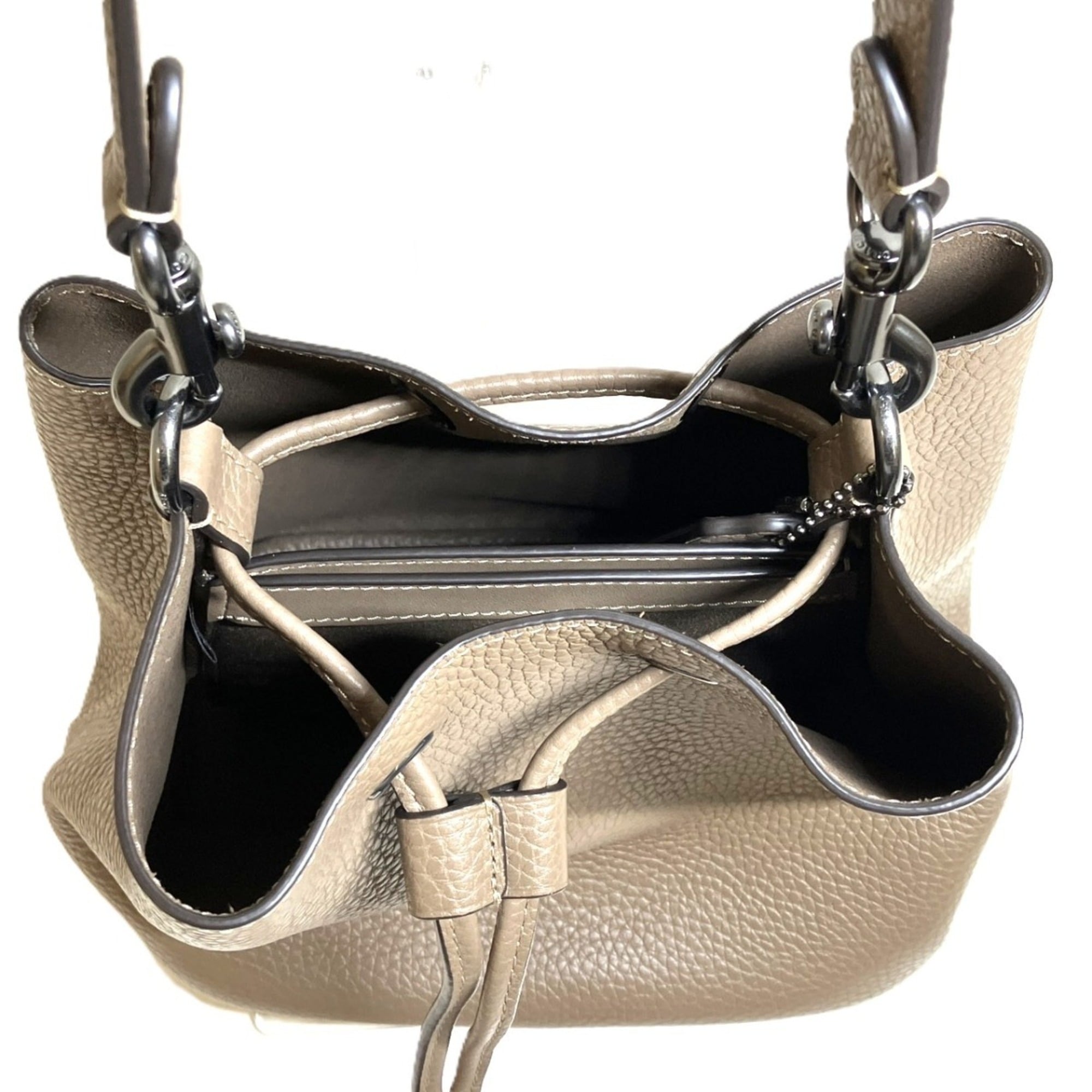 Coach Leather Shoulder Bag (Pre-Owned)