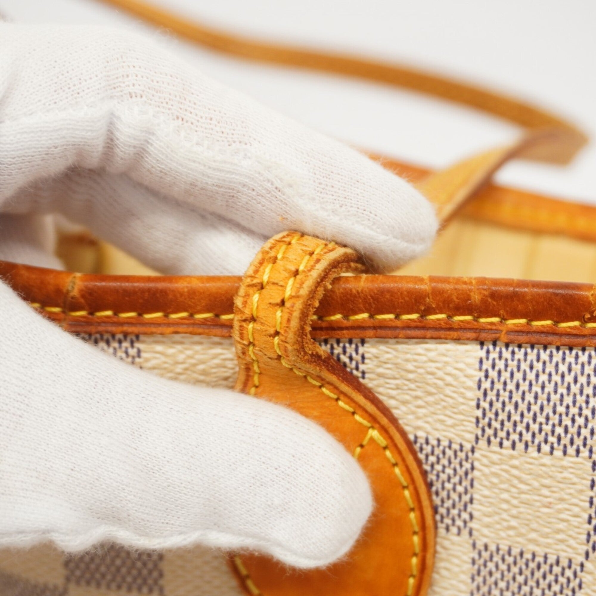Louis Vuitton White Tote Bag (Pre-Owned)