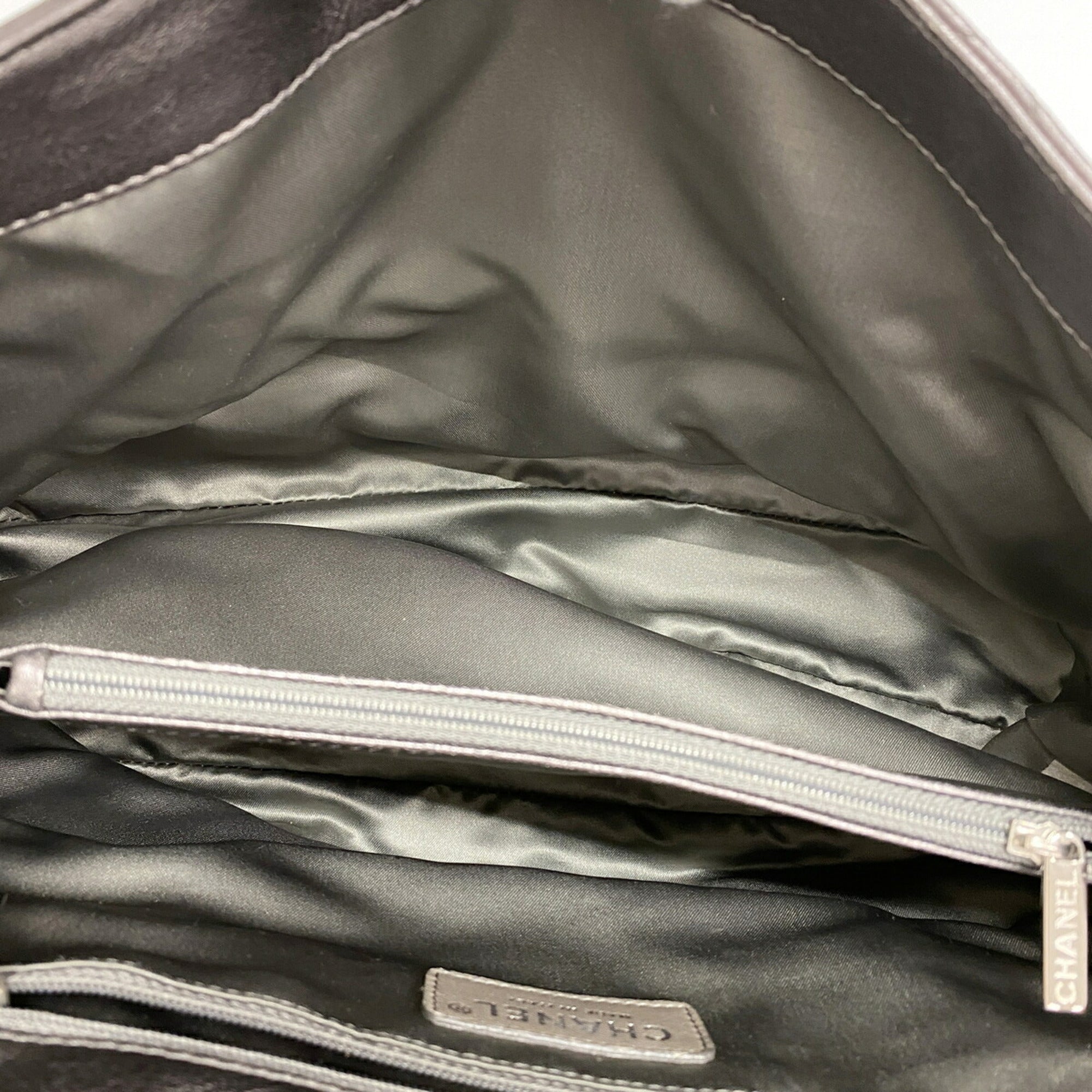 Chanel Metallic Gray Leather Handbag (Pre-Owned)