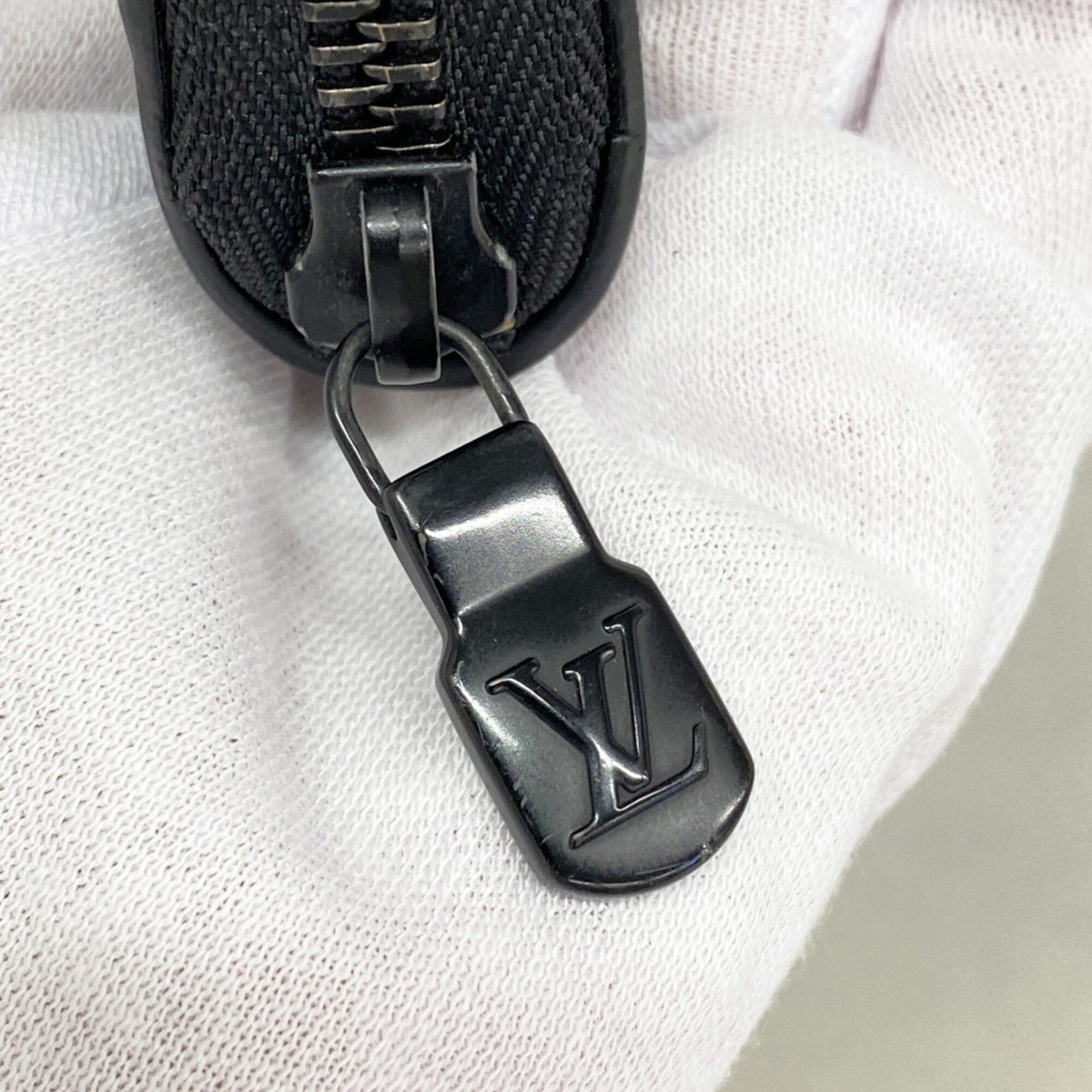 Louis Vuitton Black Long Wallet (Bi-Fold) (Pre-Owned)