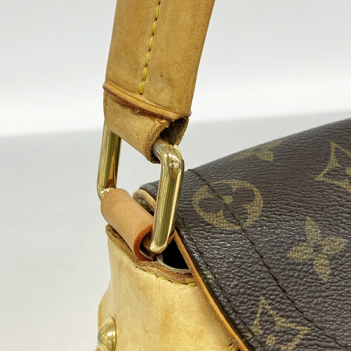 Louis Vuitton Brown Shoulder Bag (Pre-Owned)