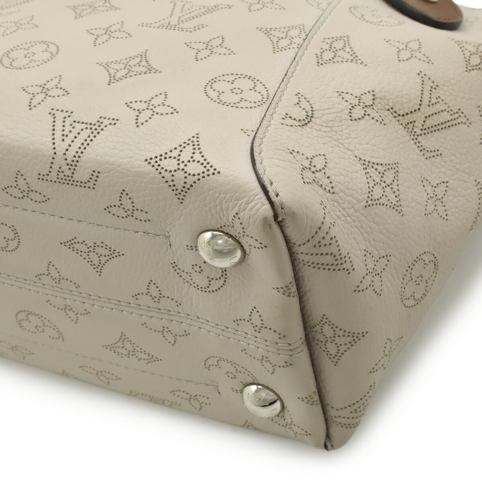 Louis Vuitton Light Beige Mahina Leather Handbag Pouch Shoulder Bag (Pre-Owned)