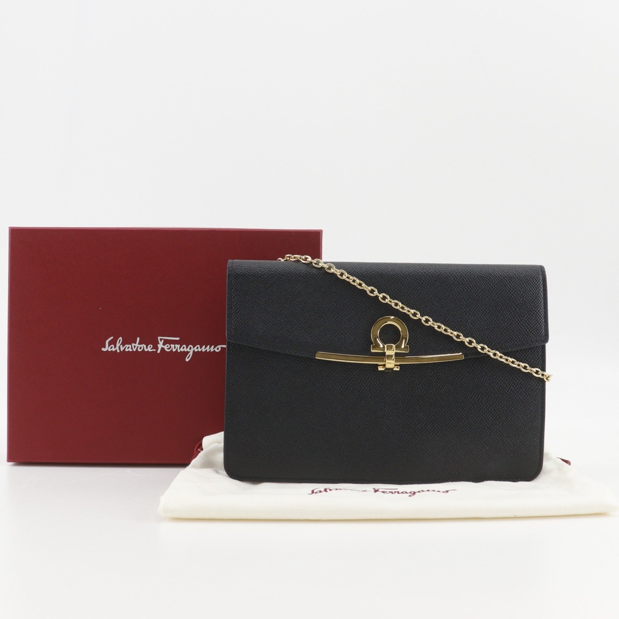 Salvatore Ferragamo Black Leather Shoulder Bag (Pre-Owned)