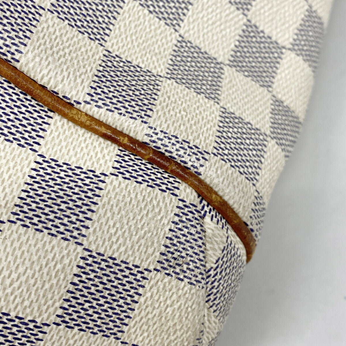 Louis Vuitton White Tote Bag (Pre-Owned)
