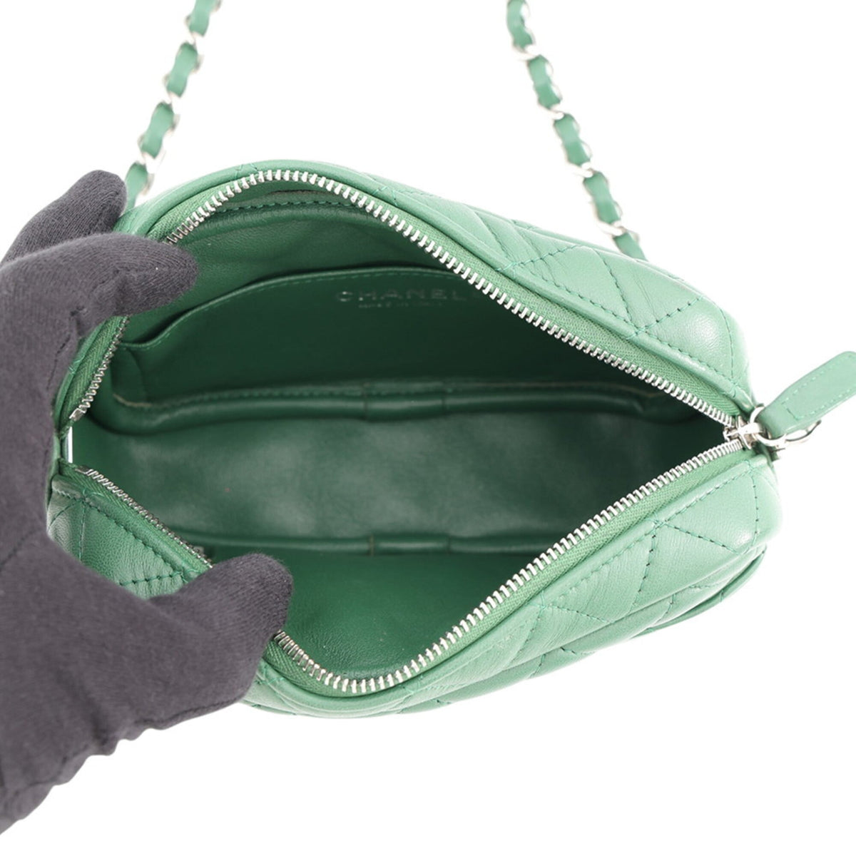 Chanel Matelasse Green Leather Pochette Shoulder Bag (Pre-Owned)
