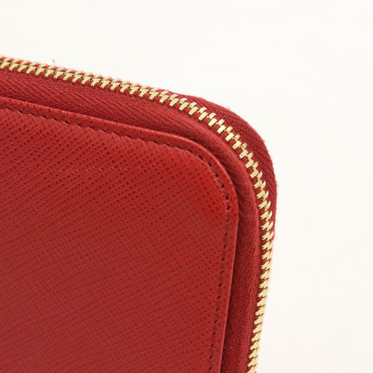 Prada Red Color Leather Long Wallet (Bi-Fold) (Pre-Owned)