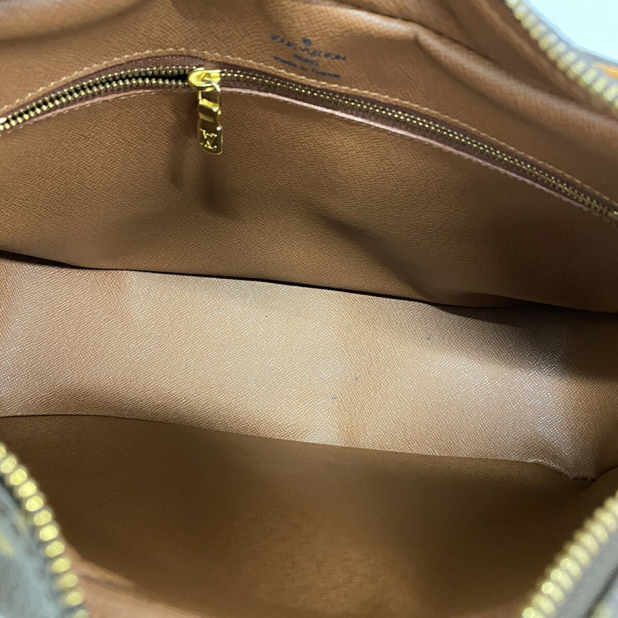 Louis Vuitton Brown Shoulder Bag (Pre-Owned)