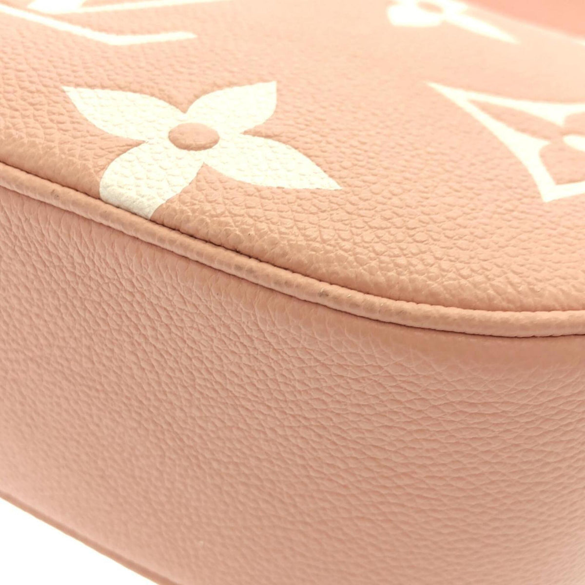 Louis Vuitton Pink Leather Shoulder Bag (Pre-Owned)