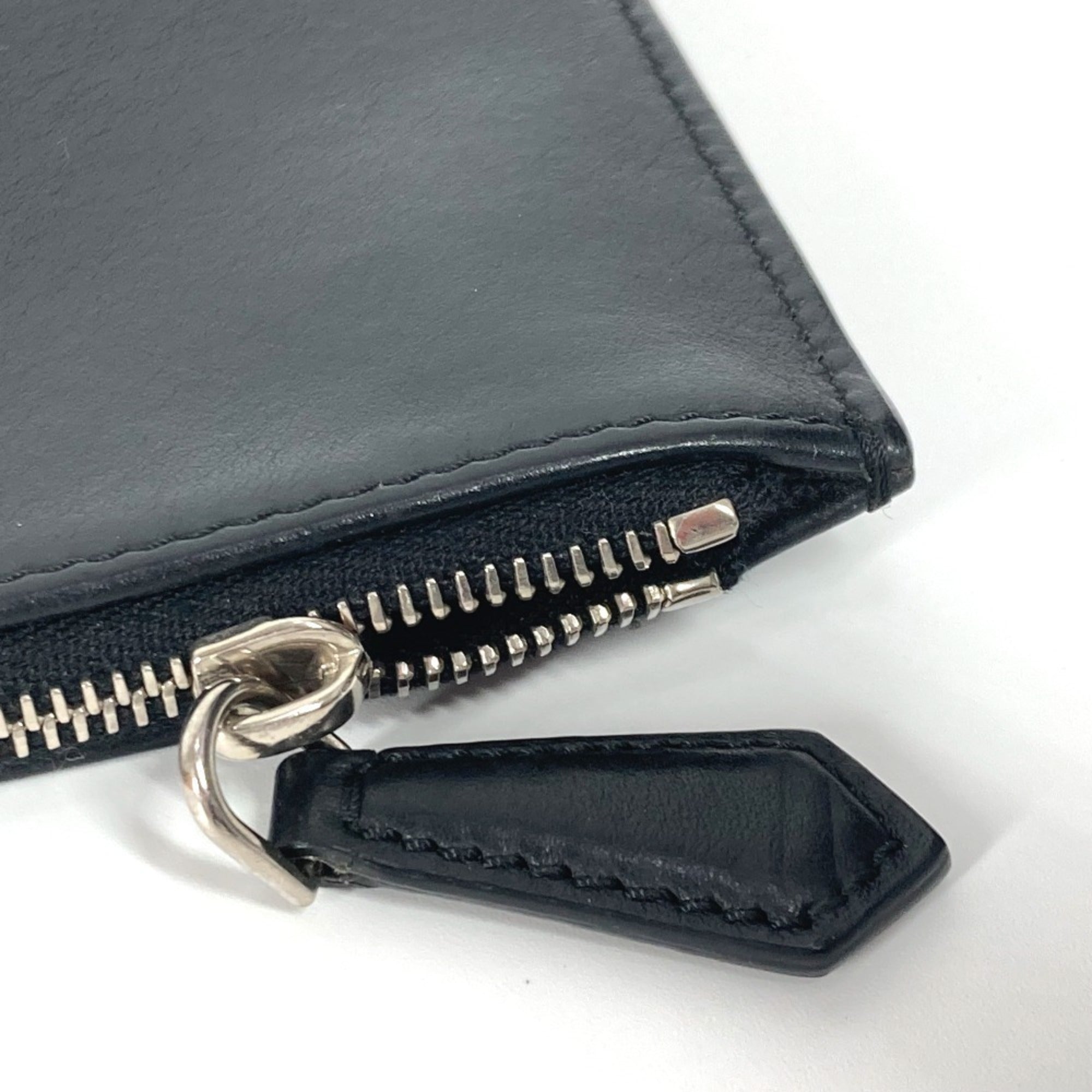 Givenchy Black White Leather Clutch Bag (Pre-Owned)