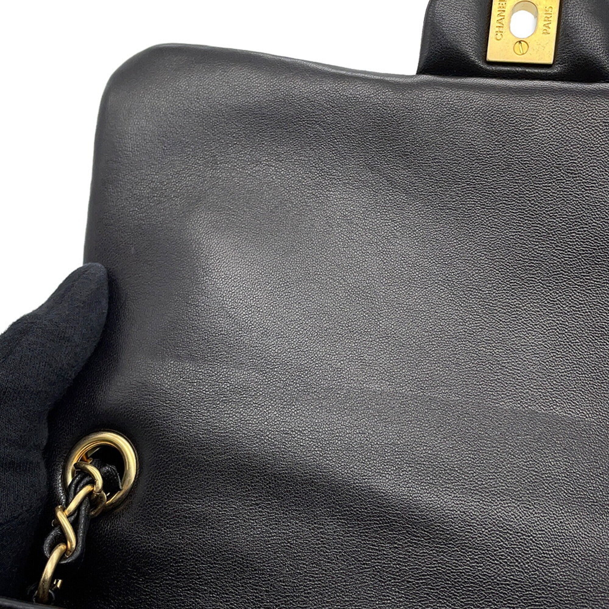 Chanel Black Leather Handbag Shoulder Bag (Pre-Owned)