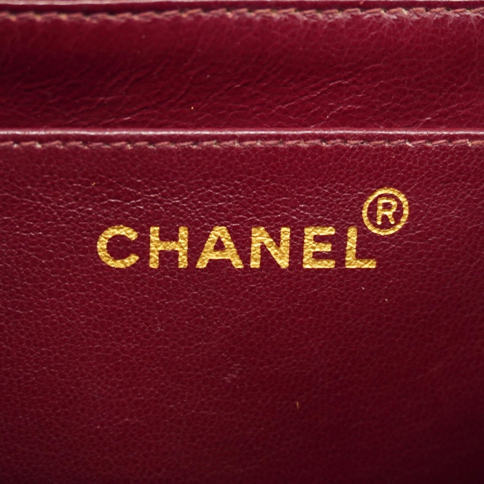 Chanel Black Leather Shoulder Bag (Pre-Owned)