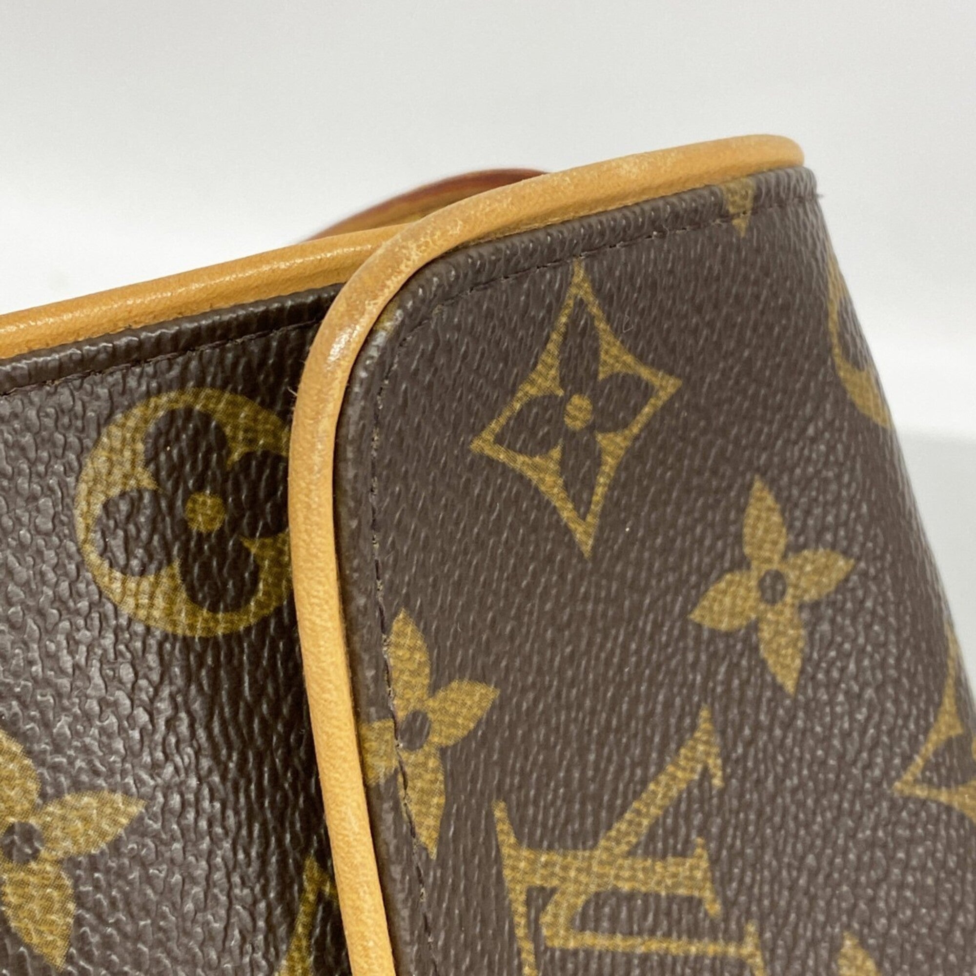 Louis Vuitton Brown Shoulder Bag (Pre-Owned)