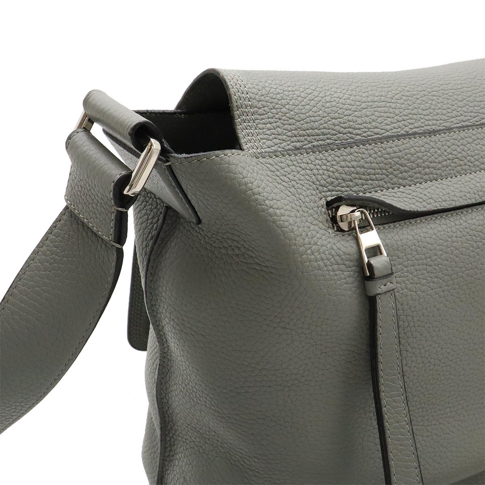 Loewe Light Gray Leather Shoulder Bag (Pre-Owned)