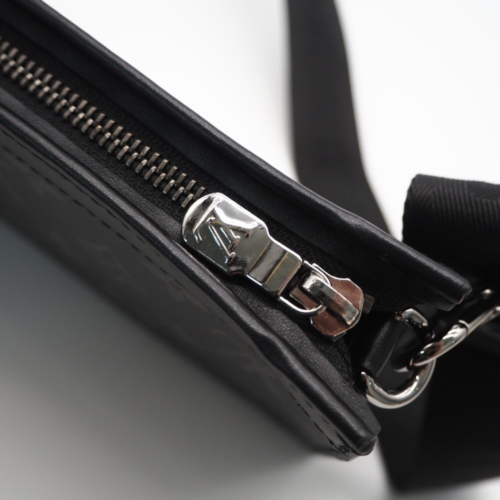 Louis Vuitton Black Coated Canvas Leather Pouch Shoulder Bag (Pre-Owned)