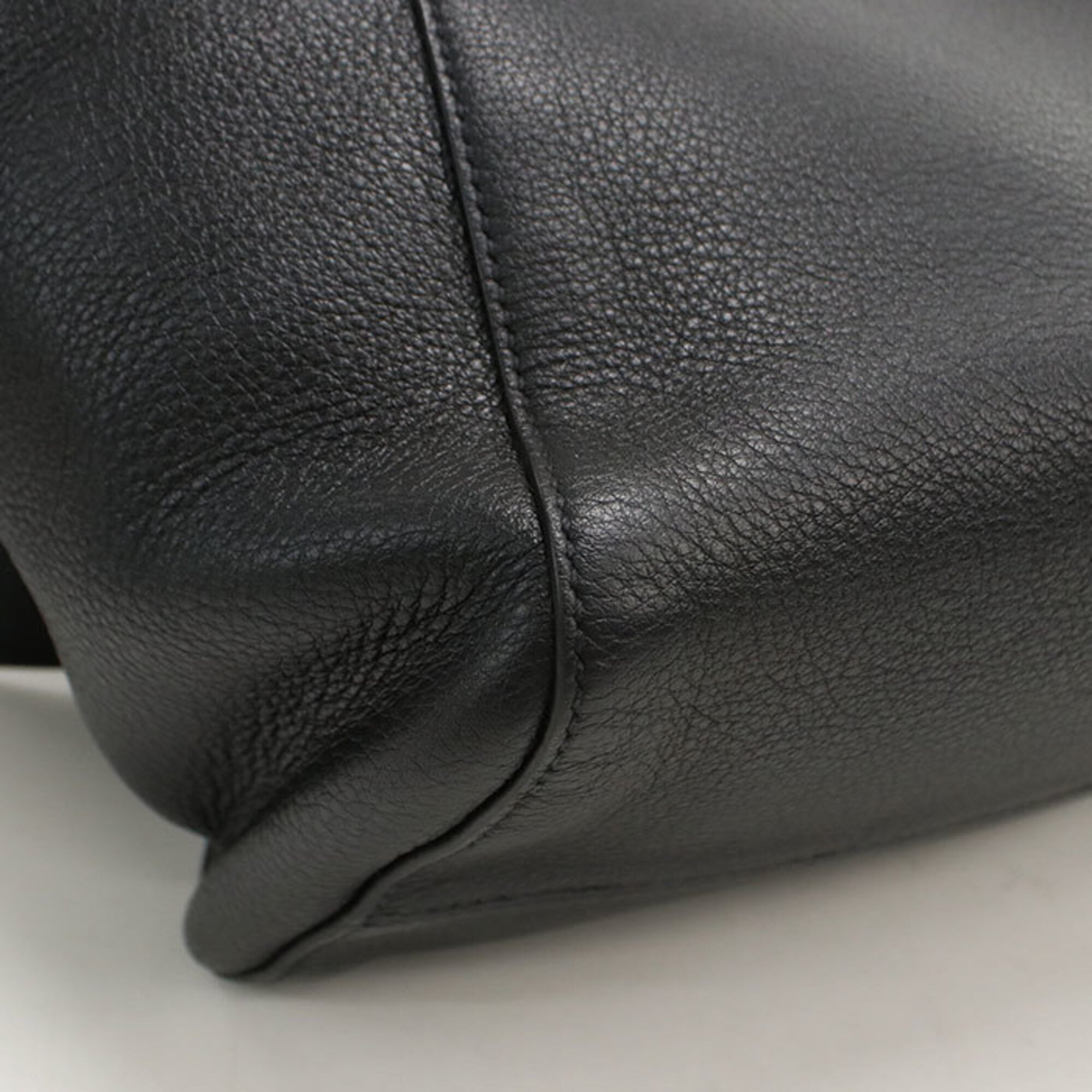 Prada Black Leather Shoulder Bag (Pre-Owned)
