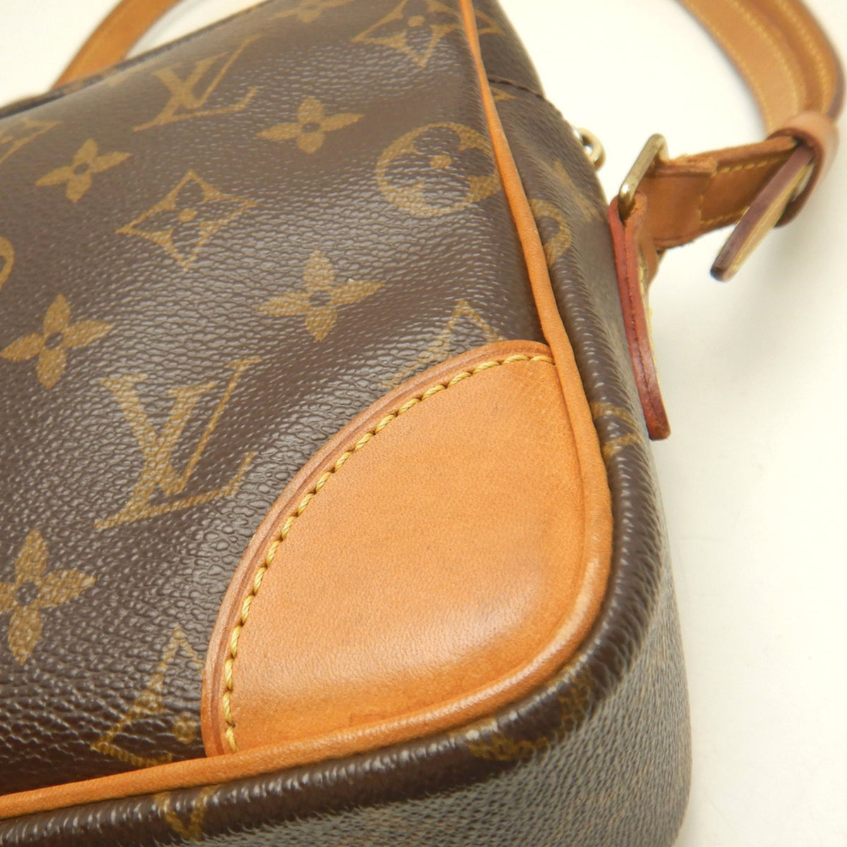 Louis Vuitton Brown Monogram Monogram Shoulder Bag (Pre-Owned)