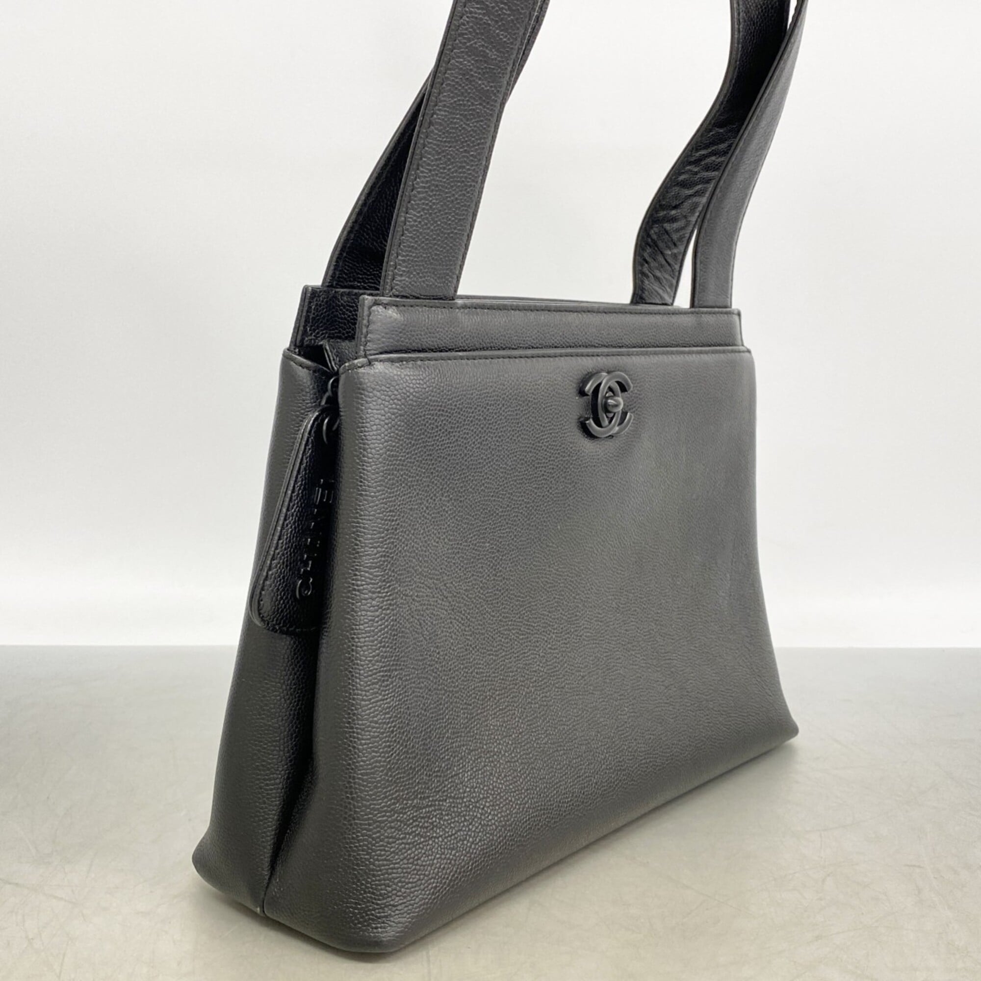 Chanel Black Grained Calfskin Handbag (Pre-Owned)