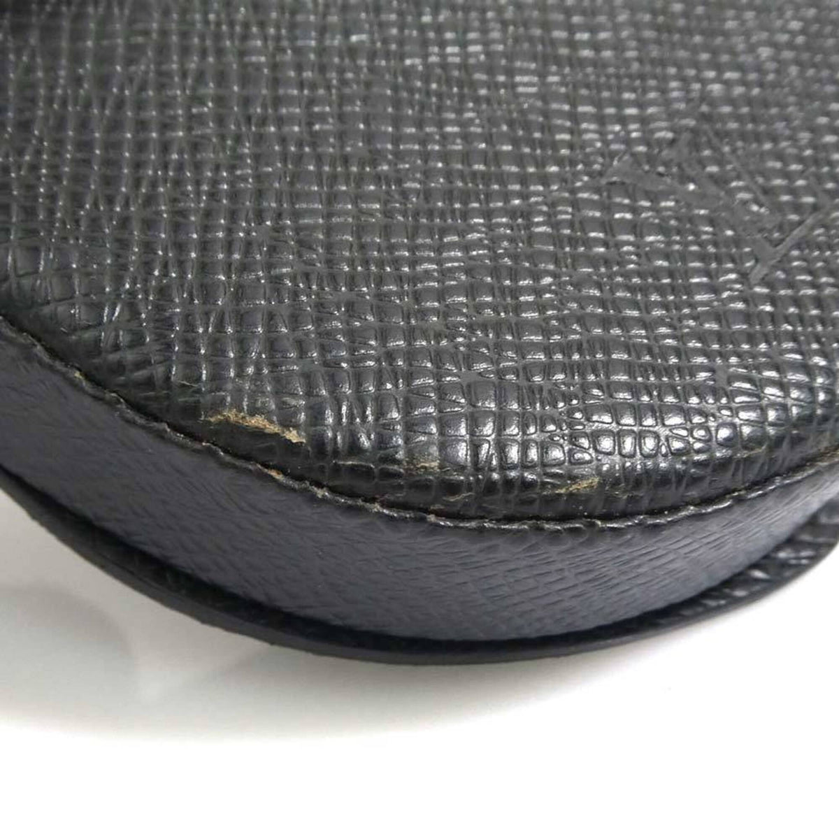 Louis Vuitton Black Taiga Leather Coin Purse/Coin Case (Pre-Owned)