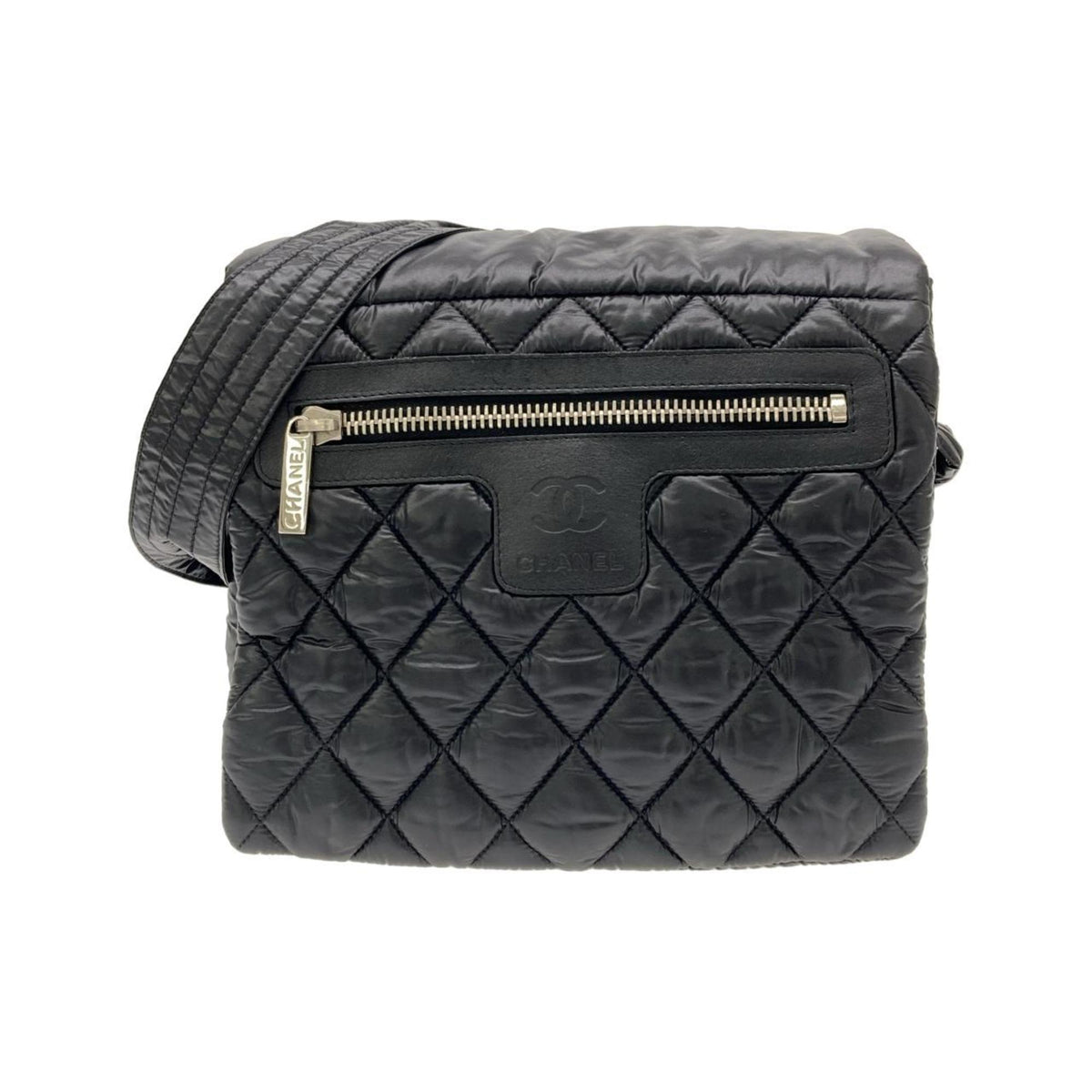 Chanel Black Nylon Shoulder Bag (Pre-Owned)