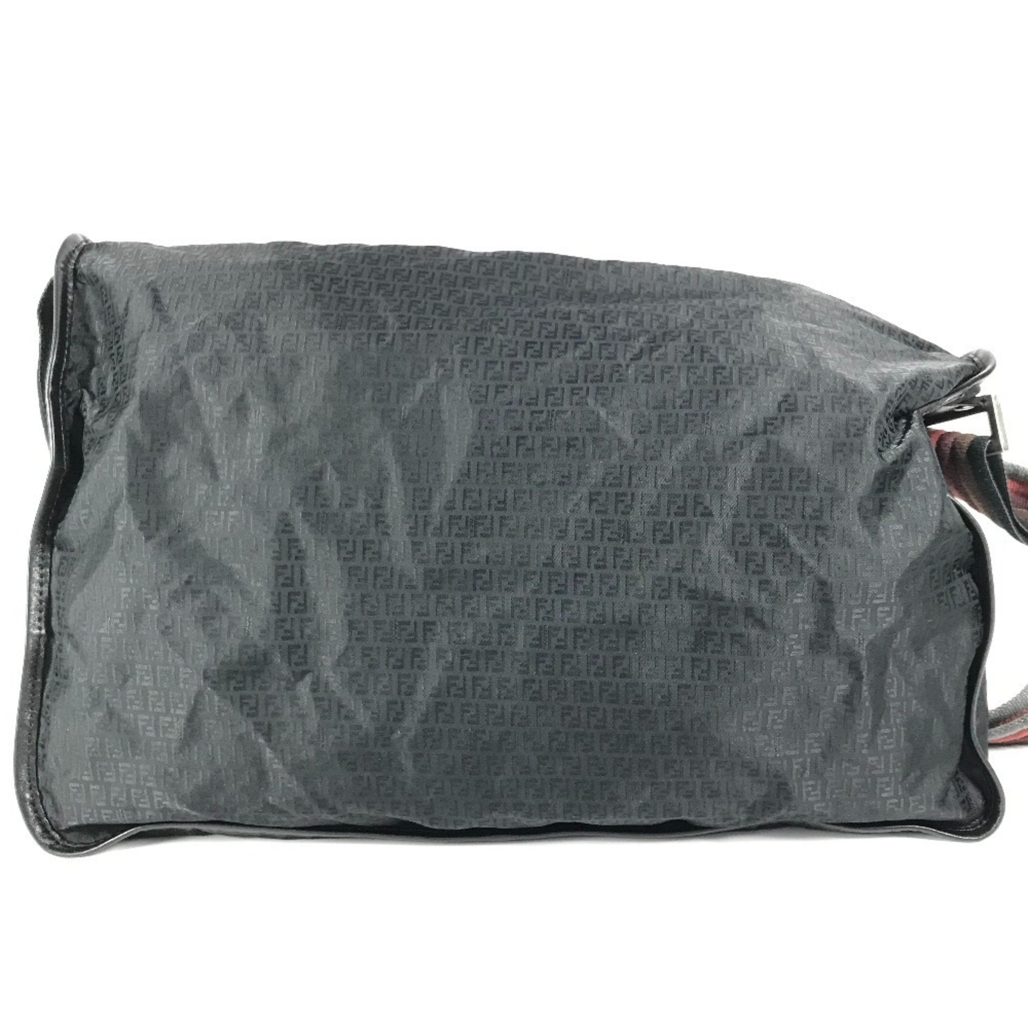 Fendi Black Leather Nylon Messenger Bag Shoulder Bag (Pre-Owned)