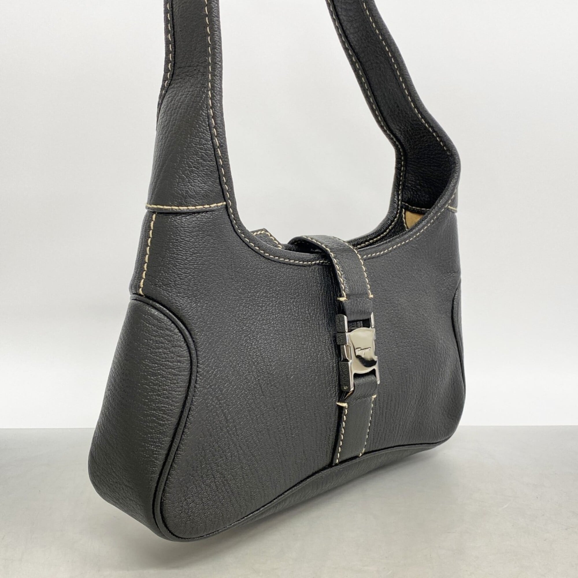 Salvatore Ferragamo Black Leather Shoulder Bag (Pre-Owned)