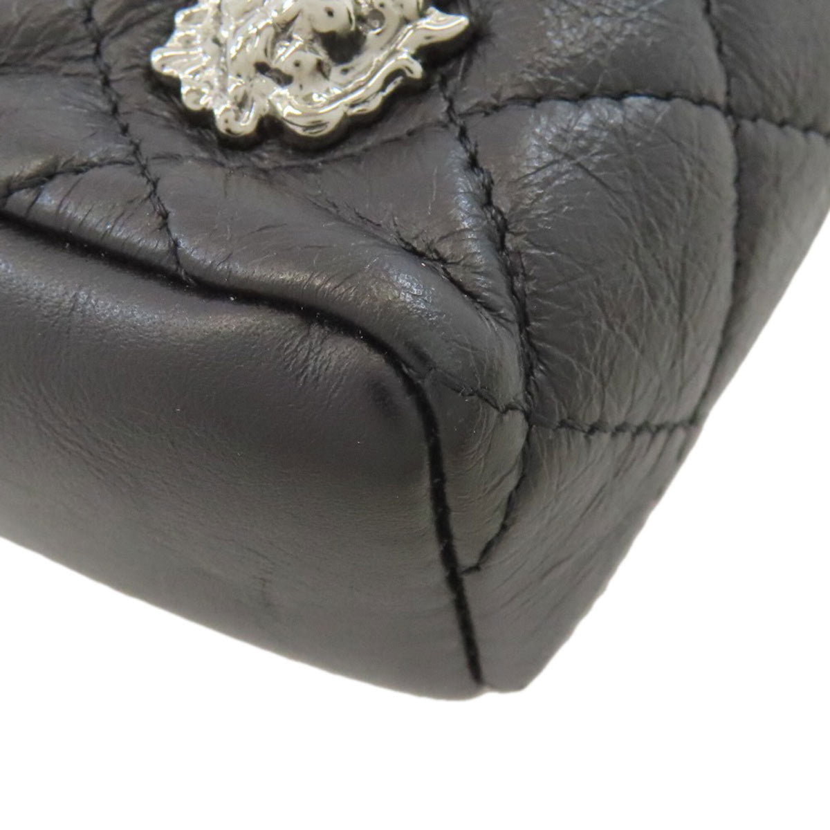 Chanel Black Leather Shoulder Bag (Pre-Owned)