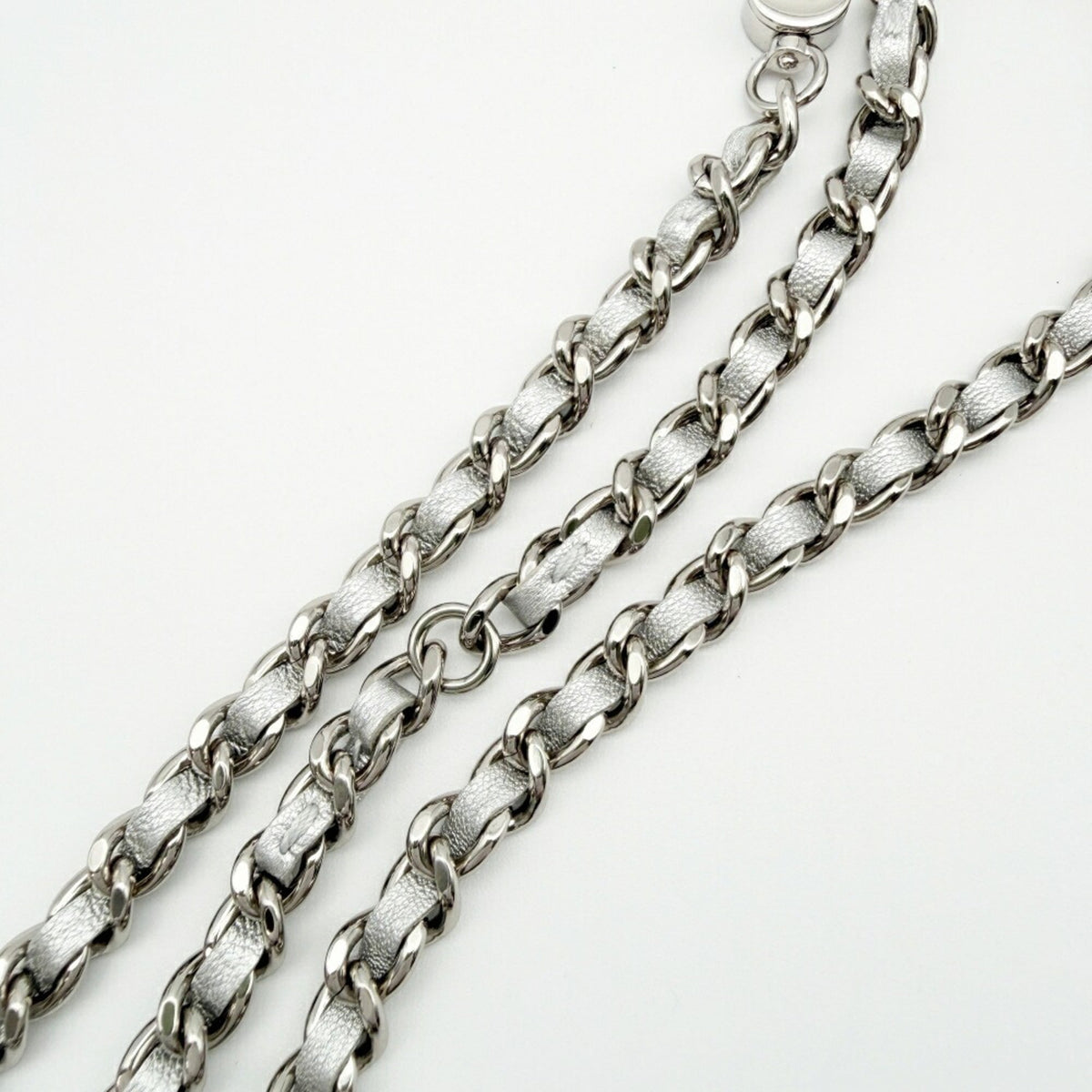 Chanel Matelasse Silver Leather Shoulder Bag (Pre-Owned)
