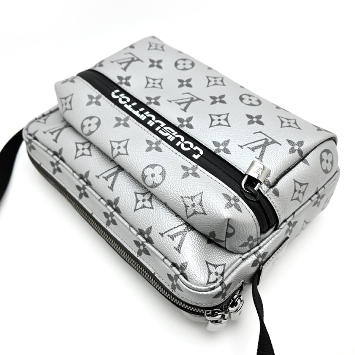 Louis Vuitton Silver Monogram Shoulder Bag (Pre-Owned)