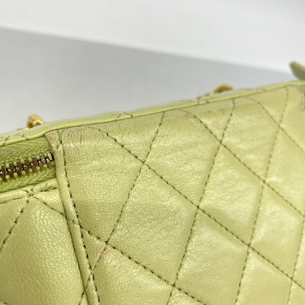 Chanel Lime Green Leather Shoulder Bag (Pre-Owned)