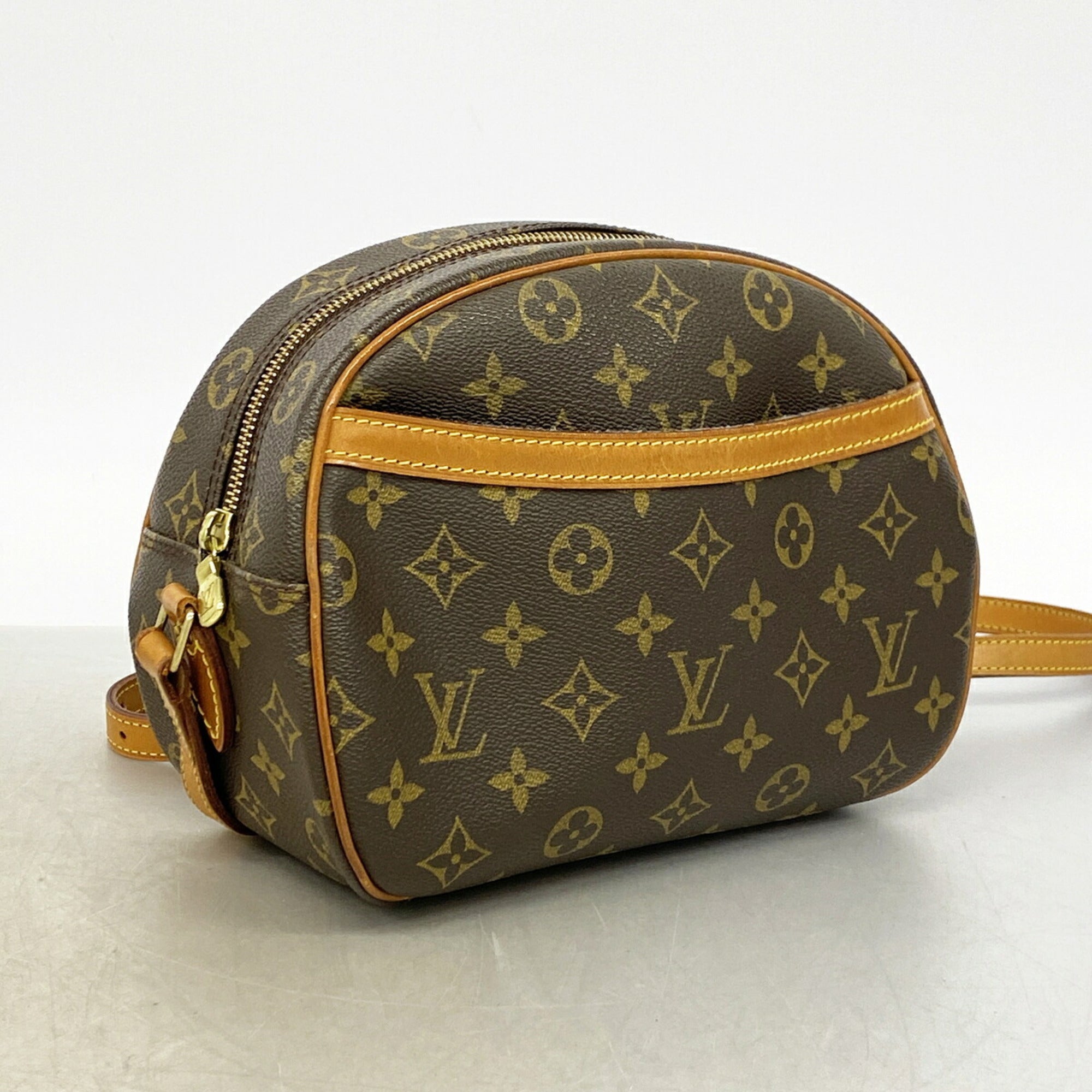 Louis Vuitton Brown Shoulder Bag (Pre-Owned)