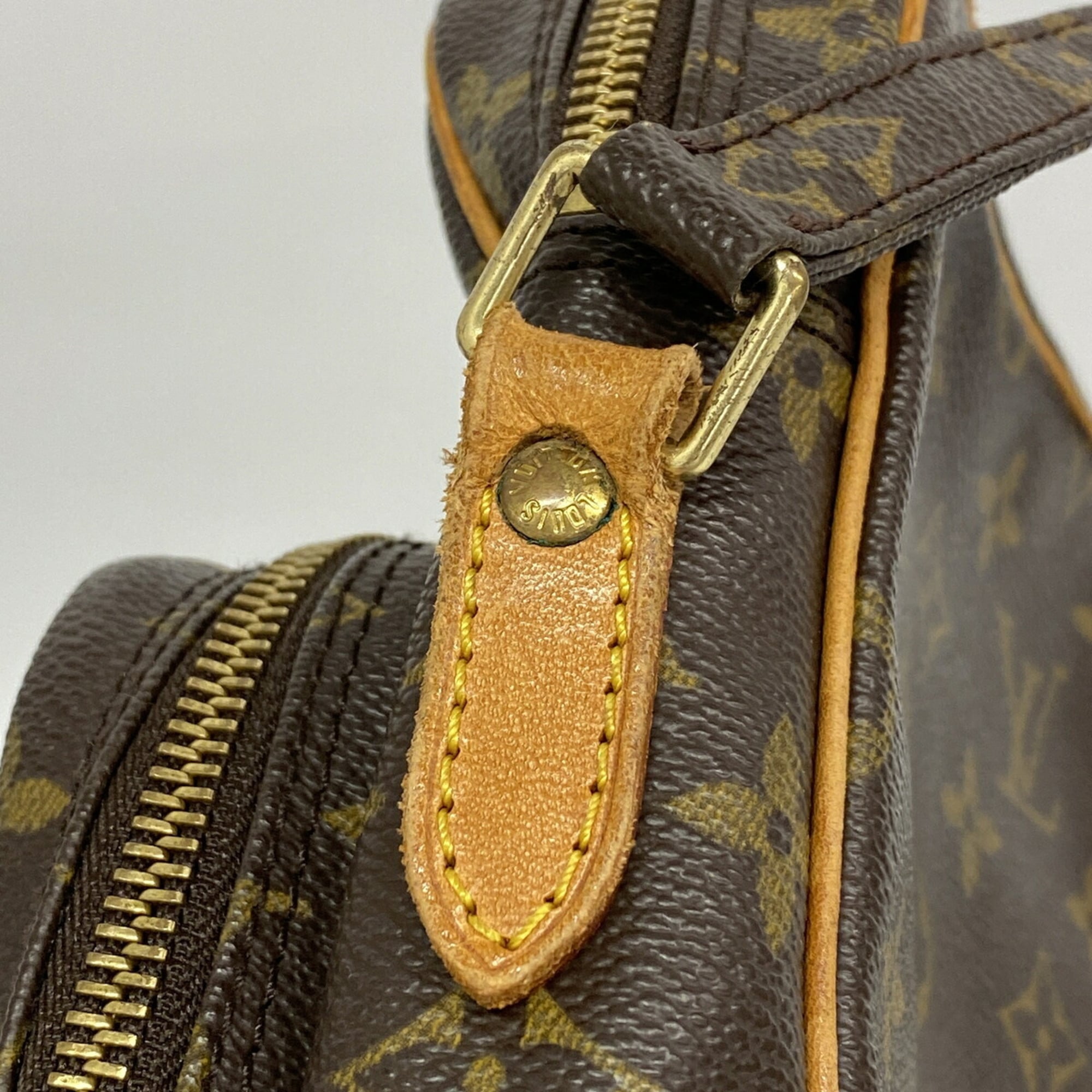 Louis Vuitton Brown Shoulder Bag (Pre-Owned)