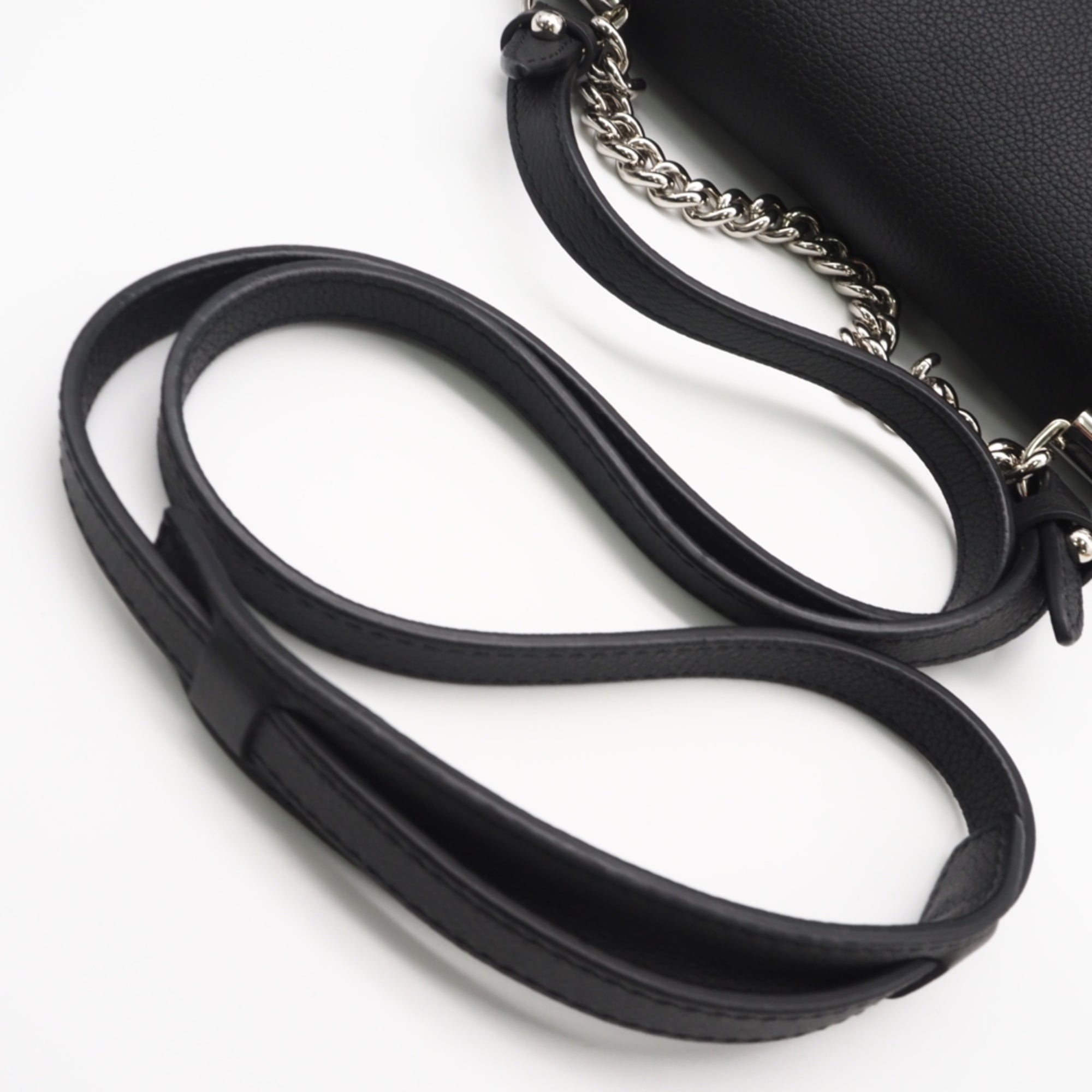 Louis Vuitton Black Leather Shoulder Bag (Pre-Owned)
