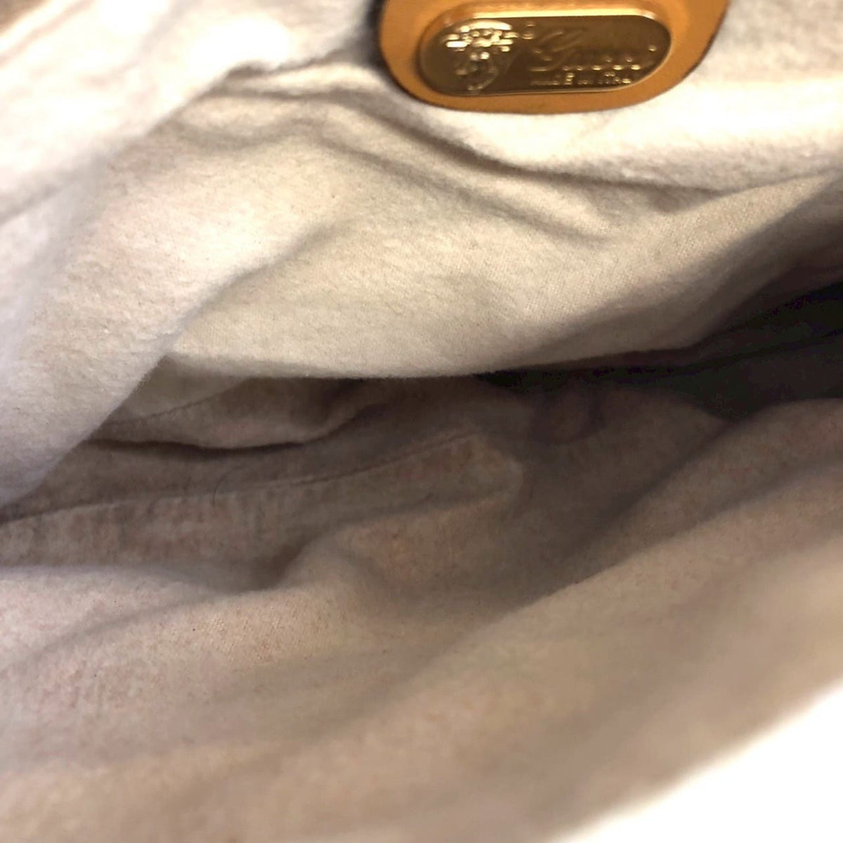 Gucci Off-White Micro Gg Leather Shoulder Bag (Pre-Owned)