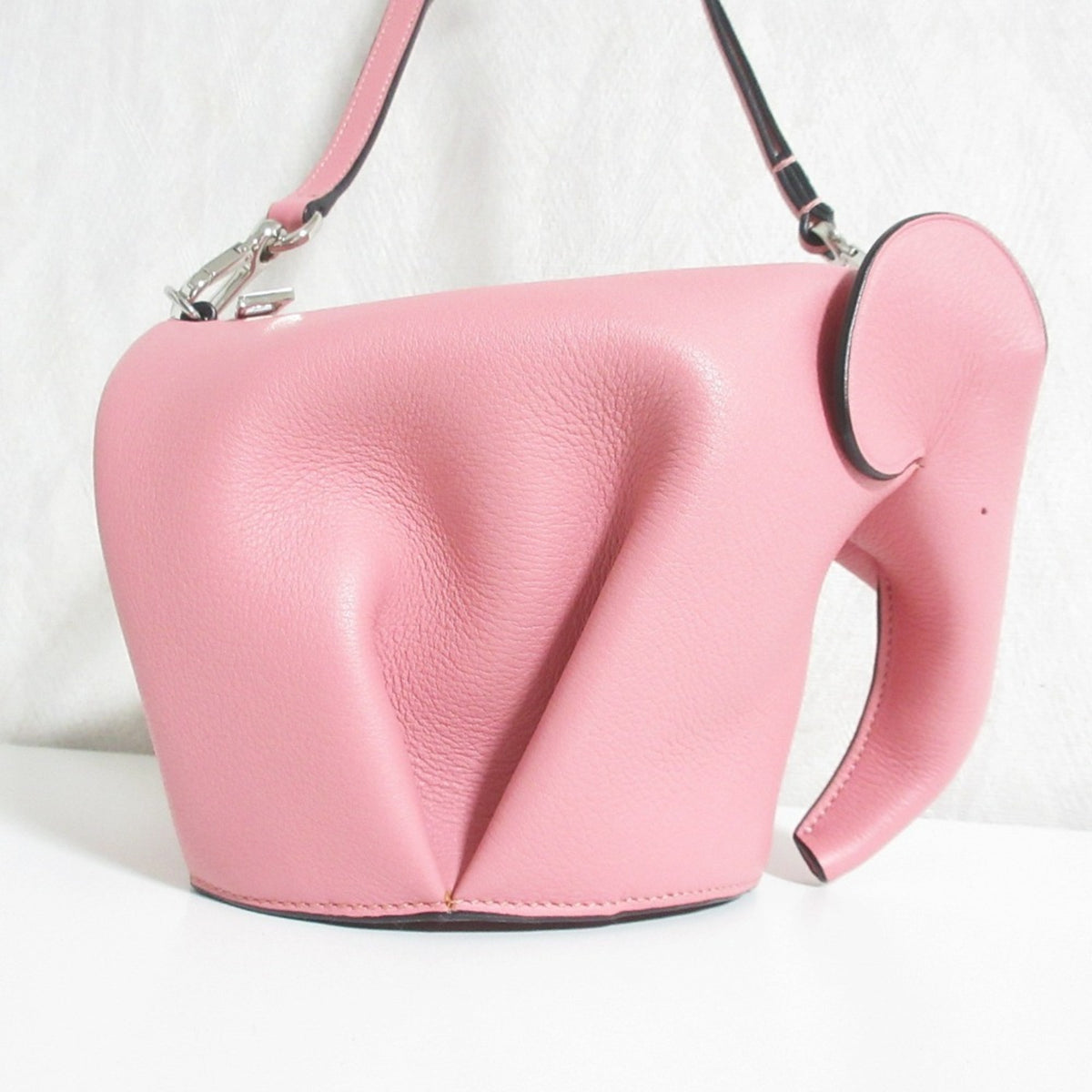 Loewe Pink Leather Shoulder Bag (Pre-Owned)