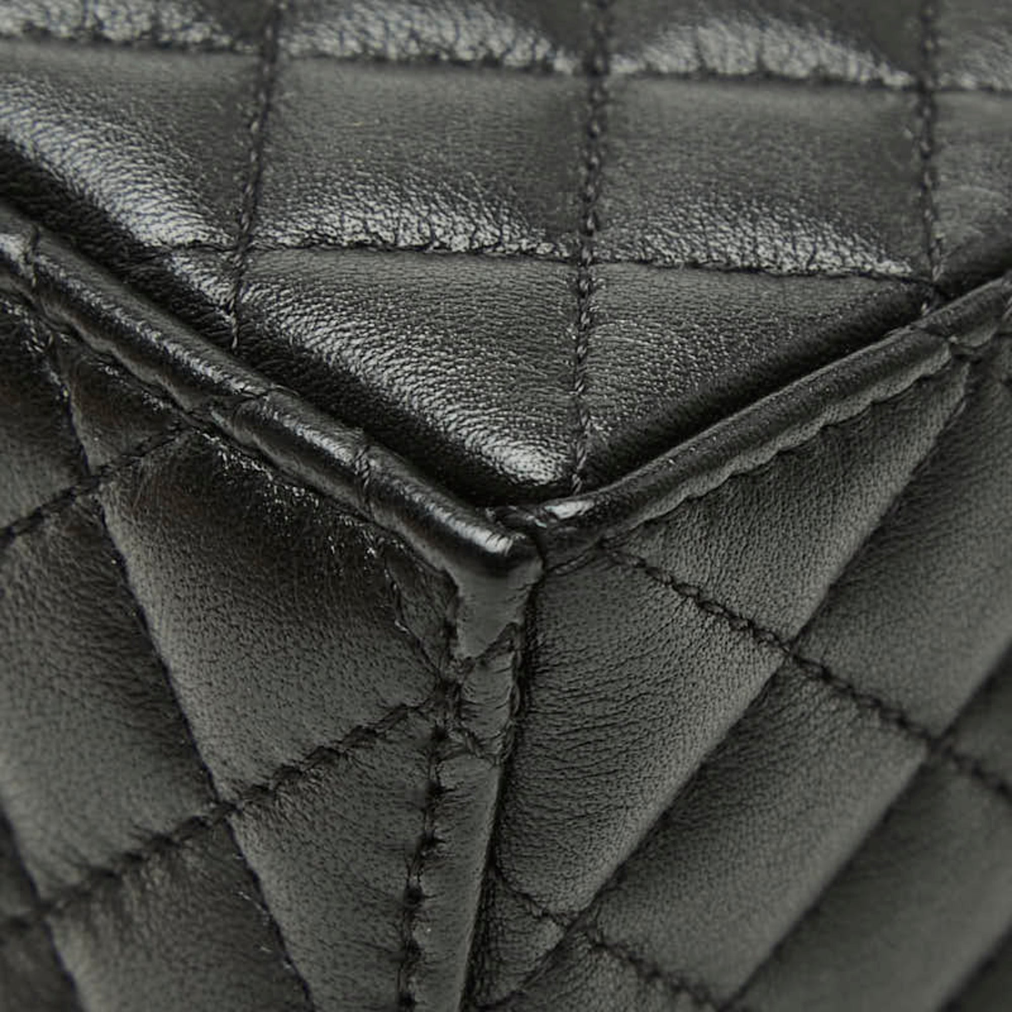 Chanel Black Leather Shoulder Bag (Pre-Owned)